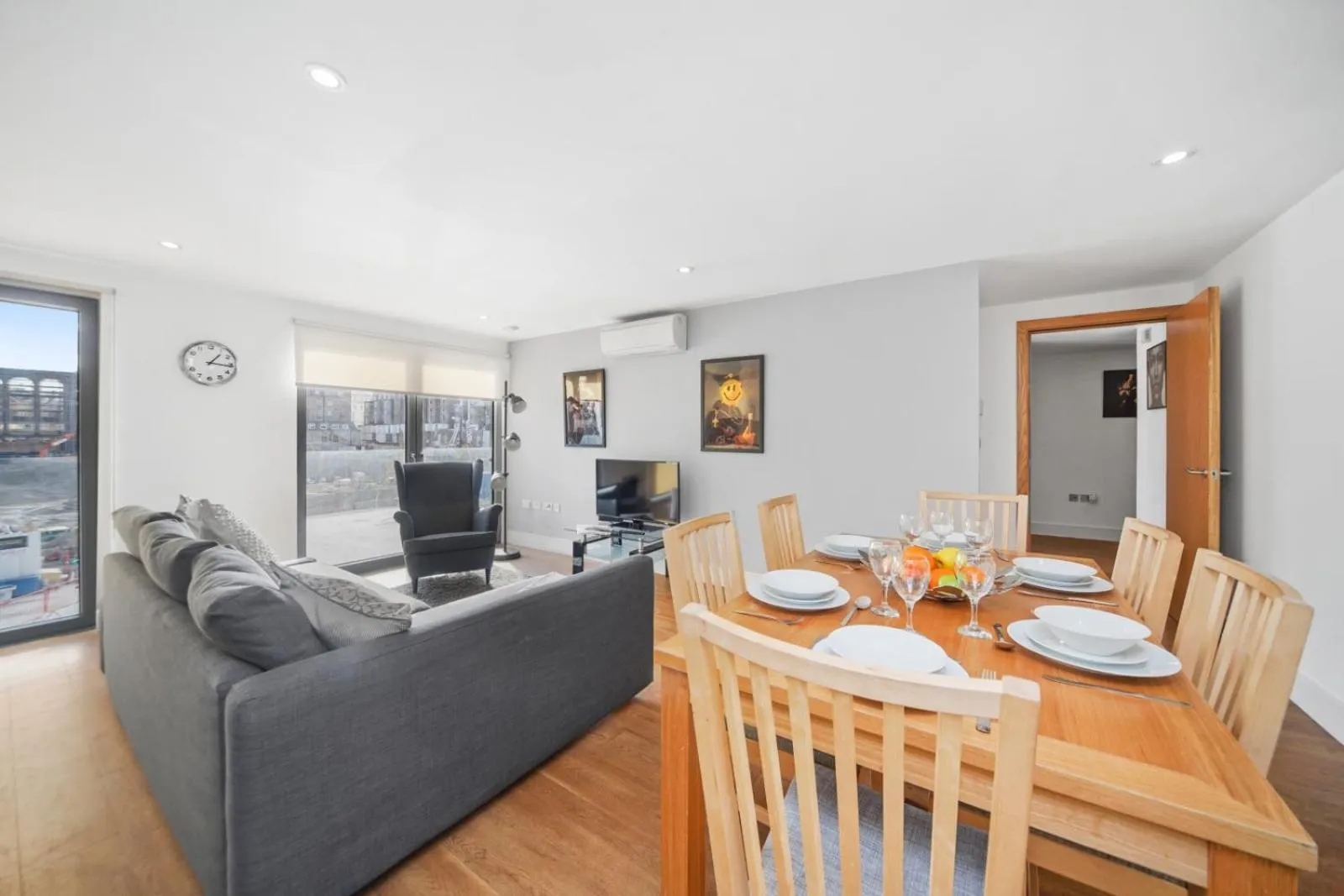 Living room in Modern Apartments in Bayswater Central London FREE WIFI & AIRCON by City Stay Aparts London