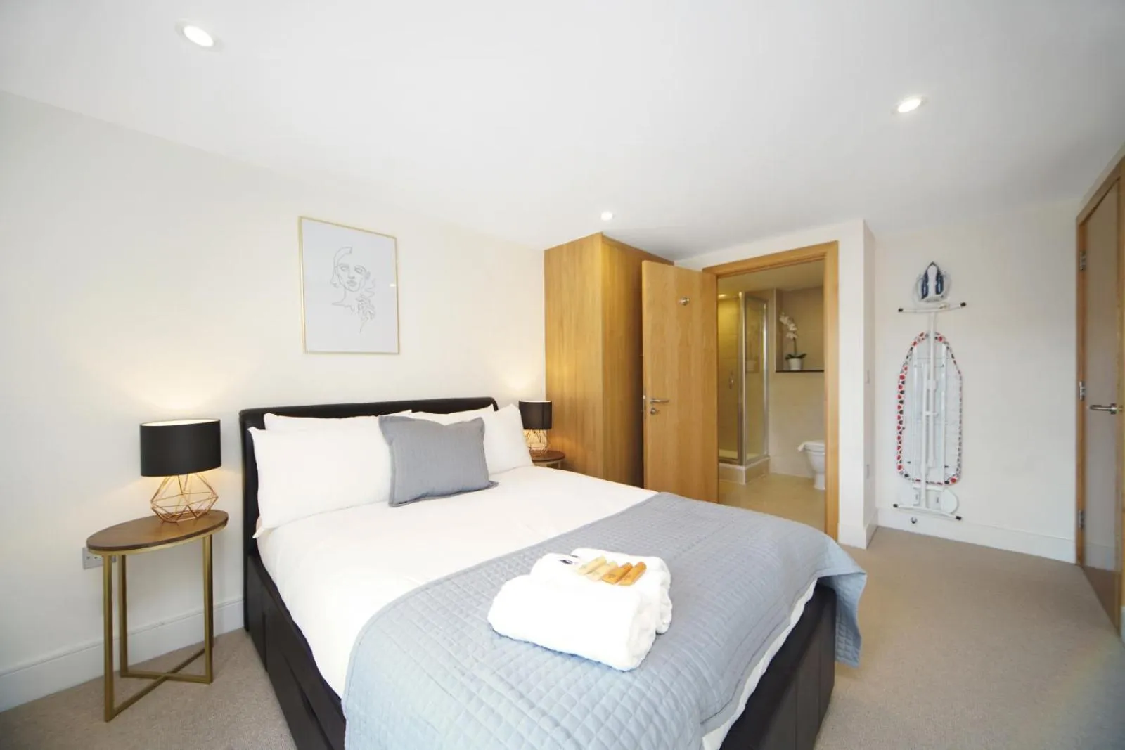 Photo of the whole room, Bed in Modern Apartments in Bayswater Central London FREE WIFI & AIRCON by City Stay Aparts London