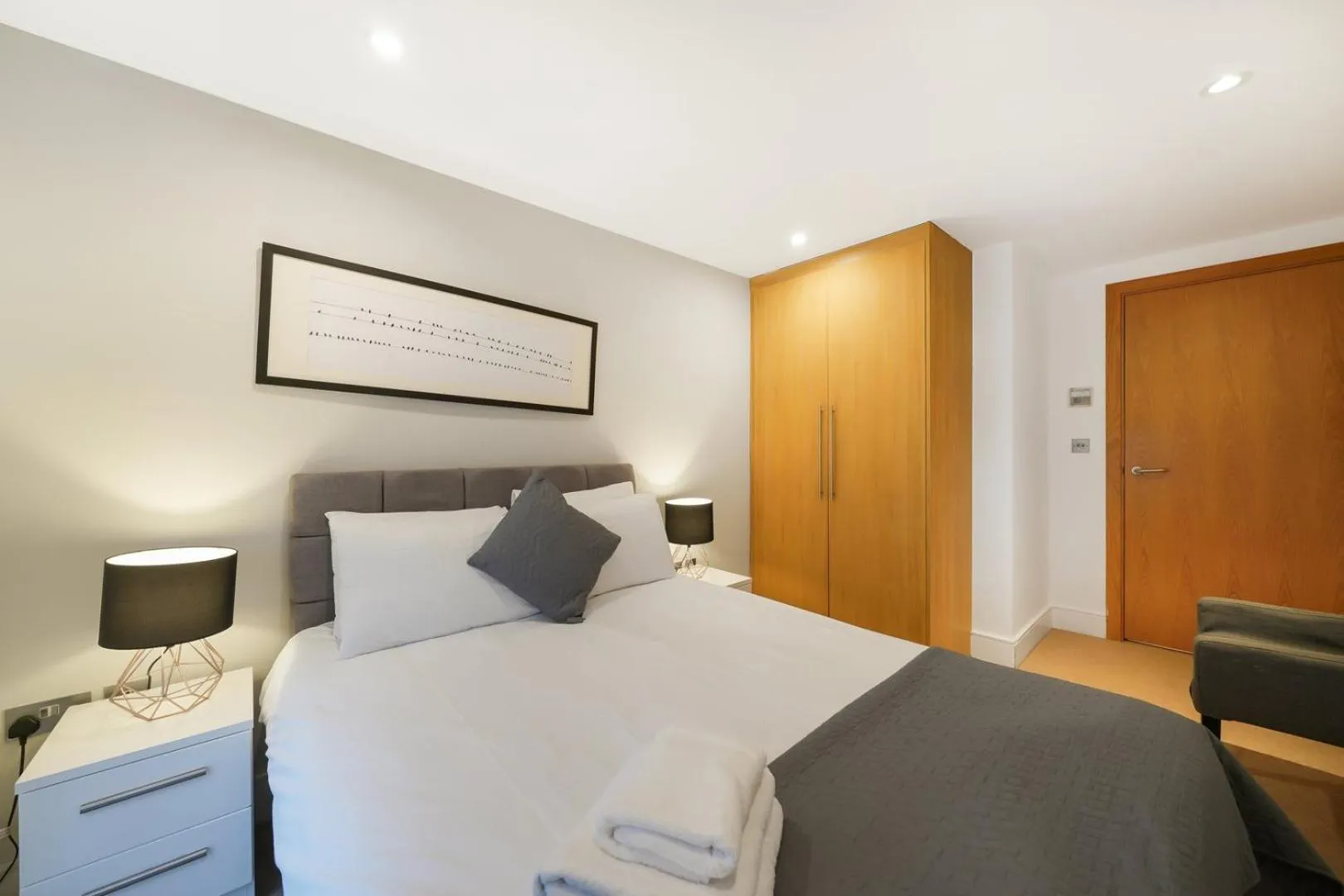 Bed in Modern Apartments in Bayswater Central London FREE WIFI & AIRCON by City Stay Aparts London