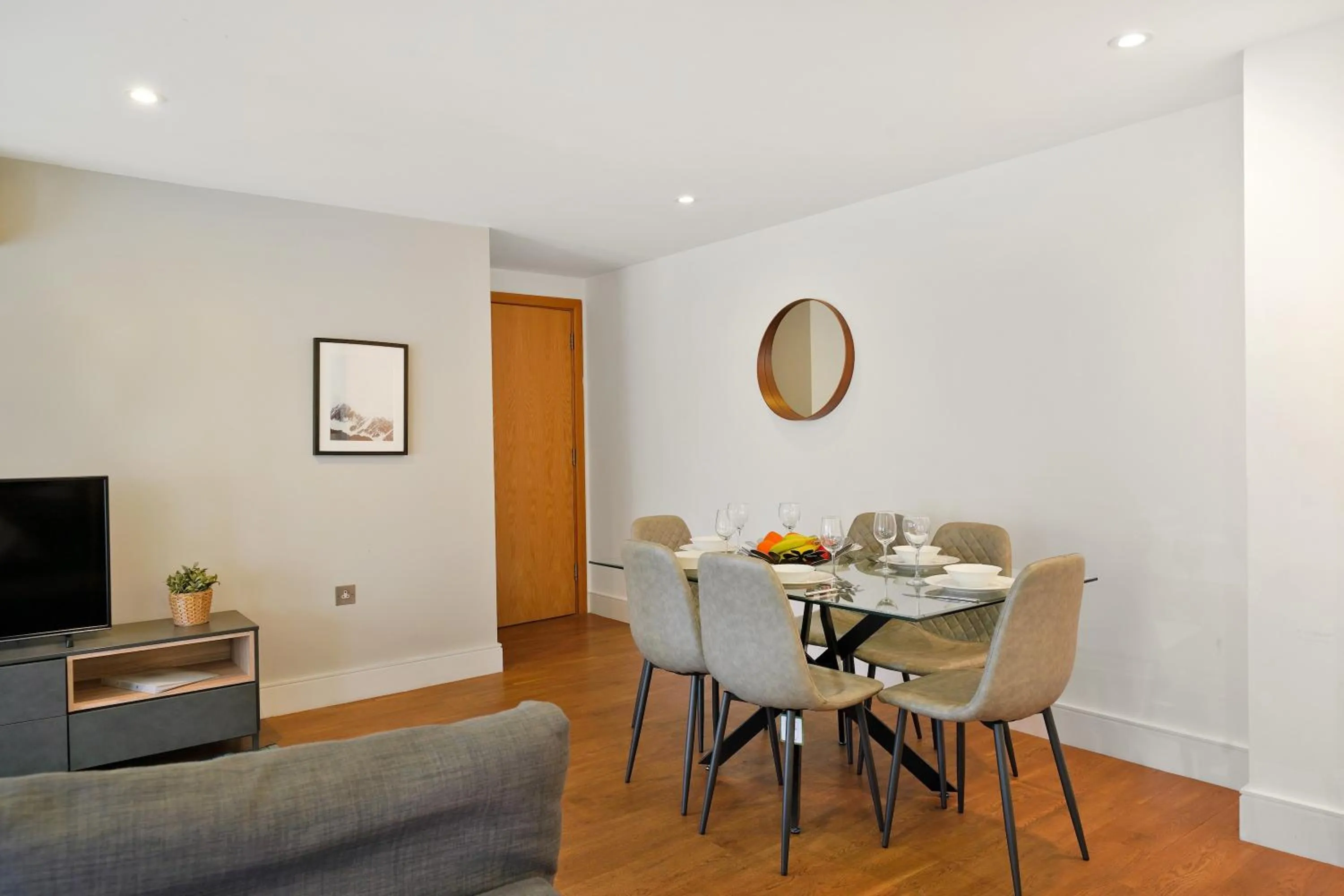 Dinner in Modern Apartments in Bayswater Central London FREE WIFI & AIRCON by City Stay Aparts London