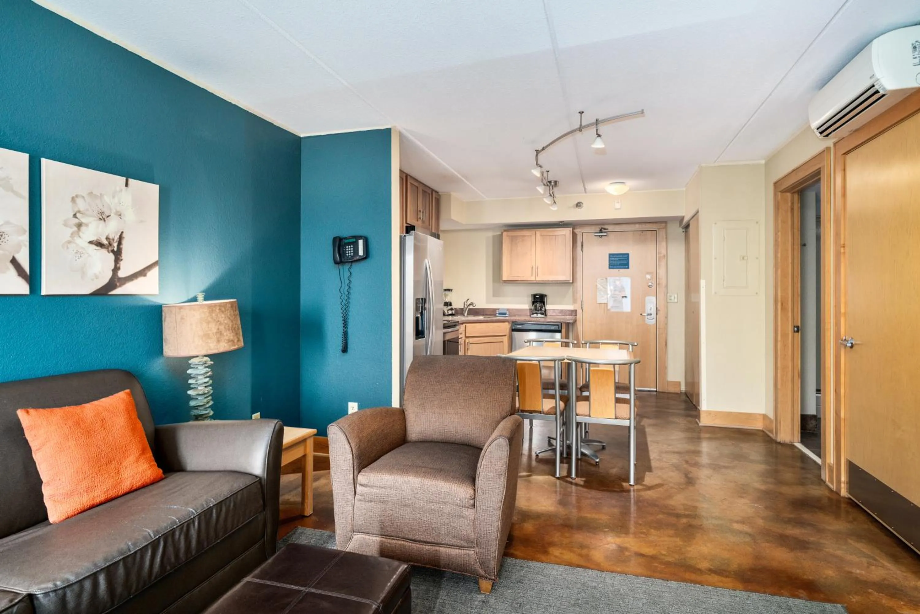 Living room in East Bay Suites