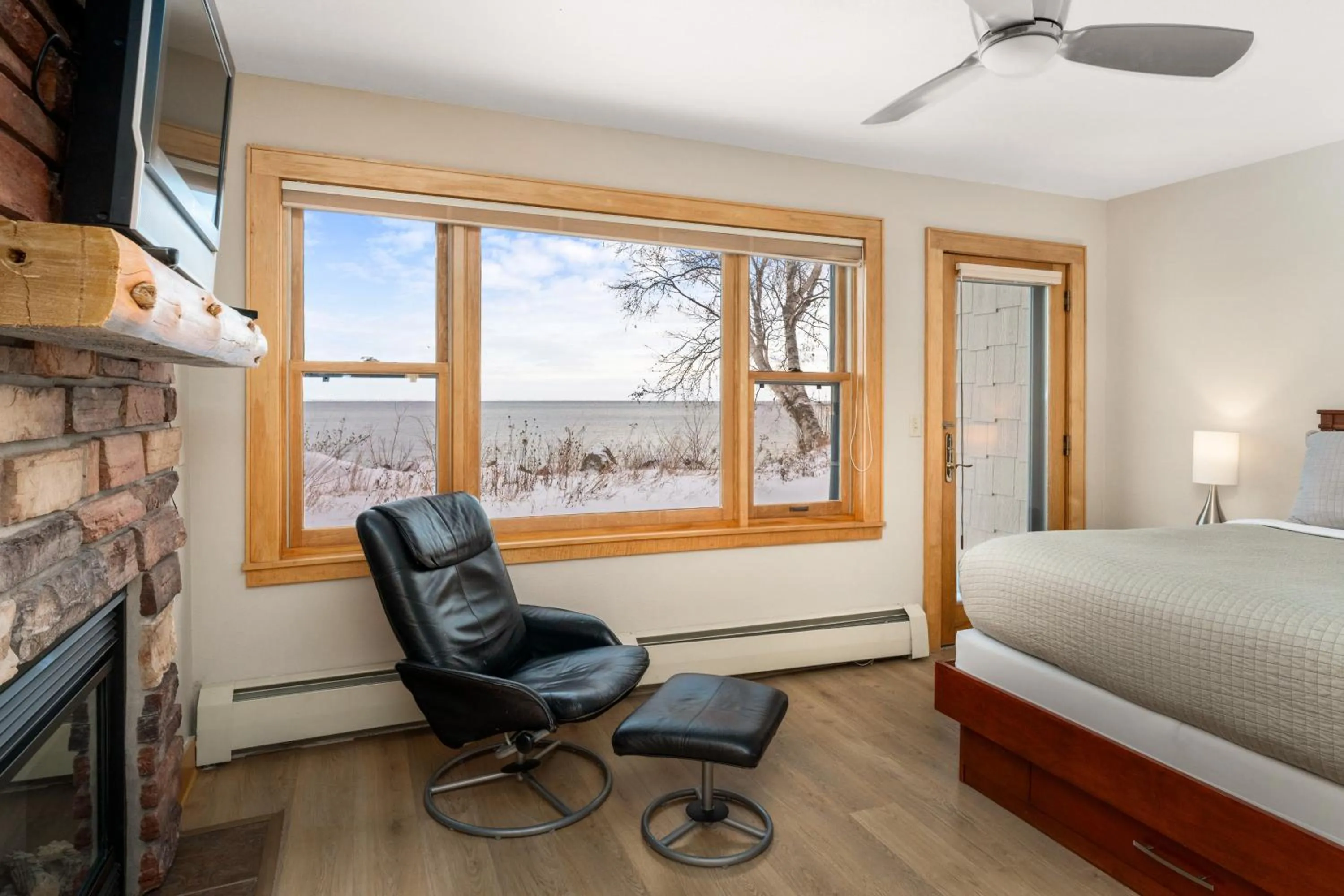 Bedroom, Bed in East Bay Suites