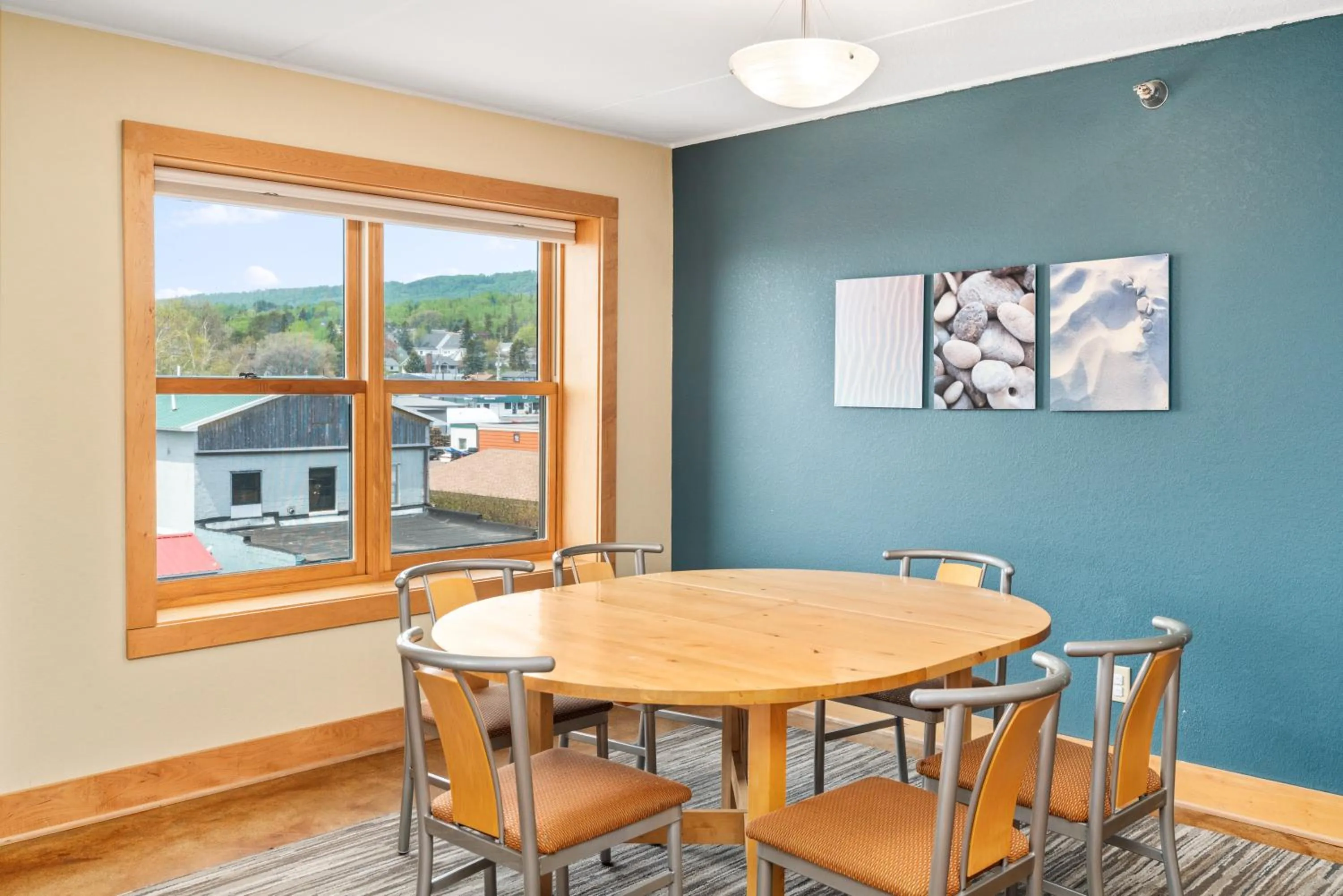 Dining area in East Bay Suites