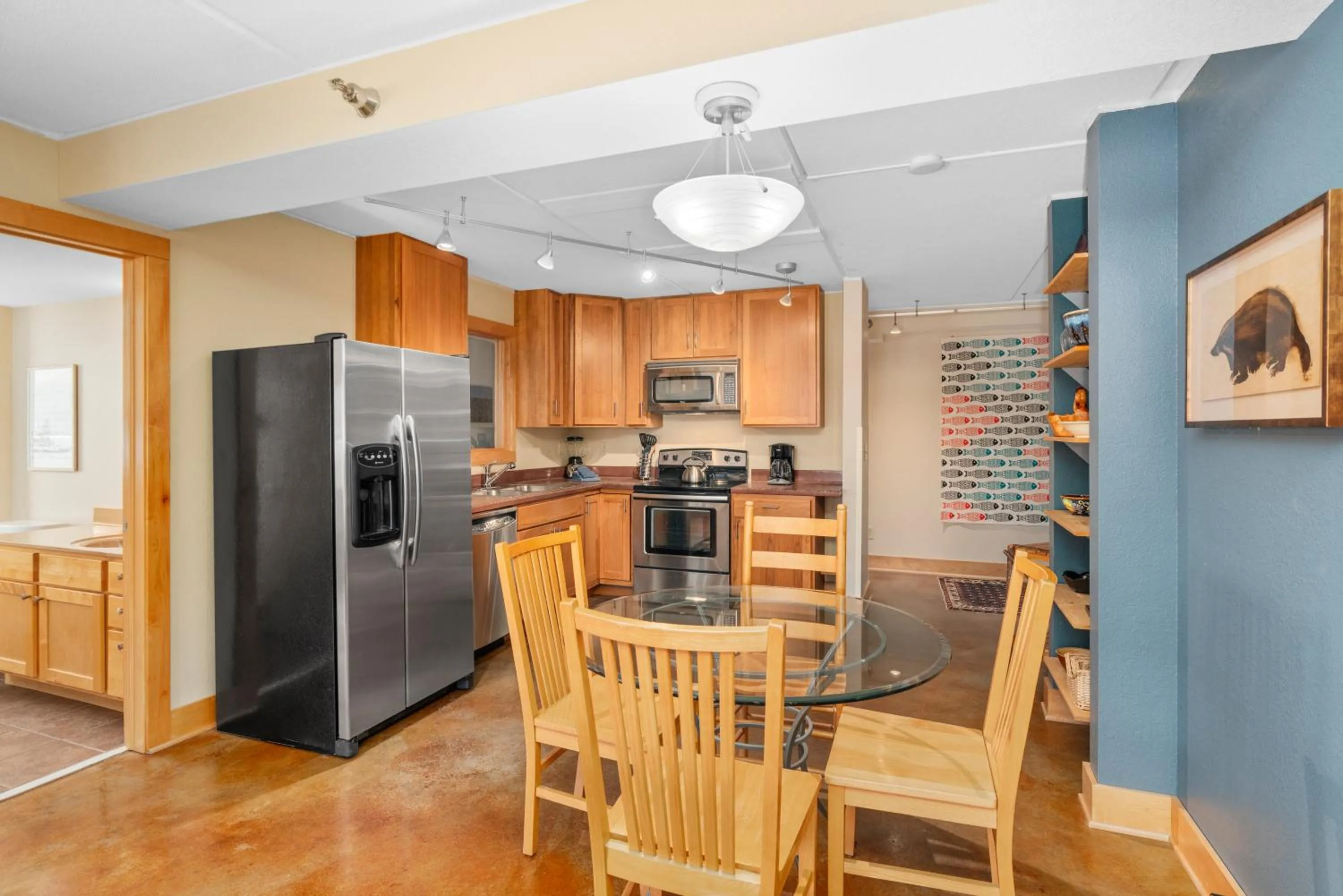 Dining area in East Bay Suites