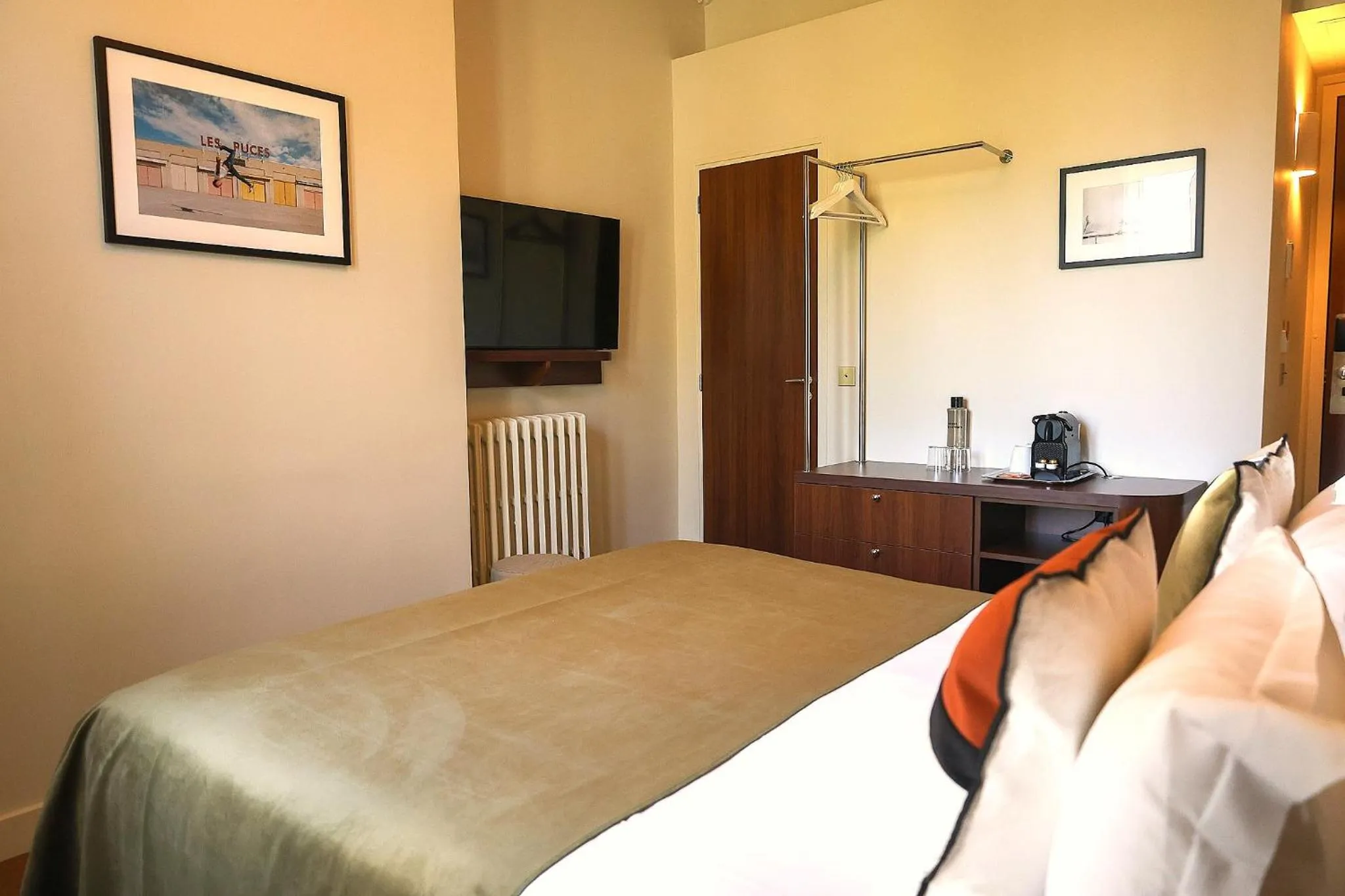 Bed in Hôtel d'Argenson