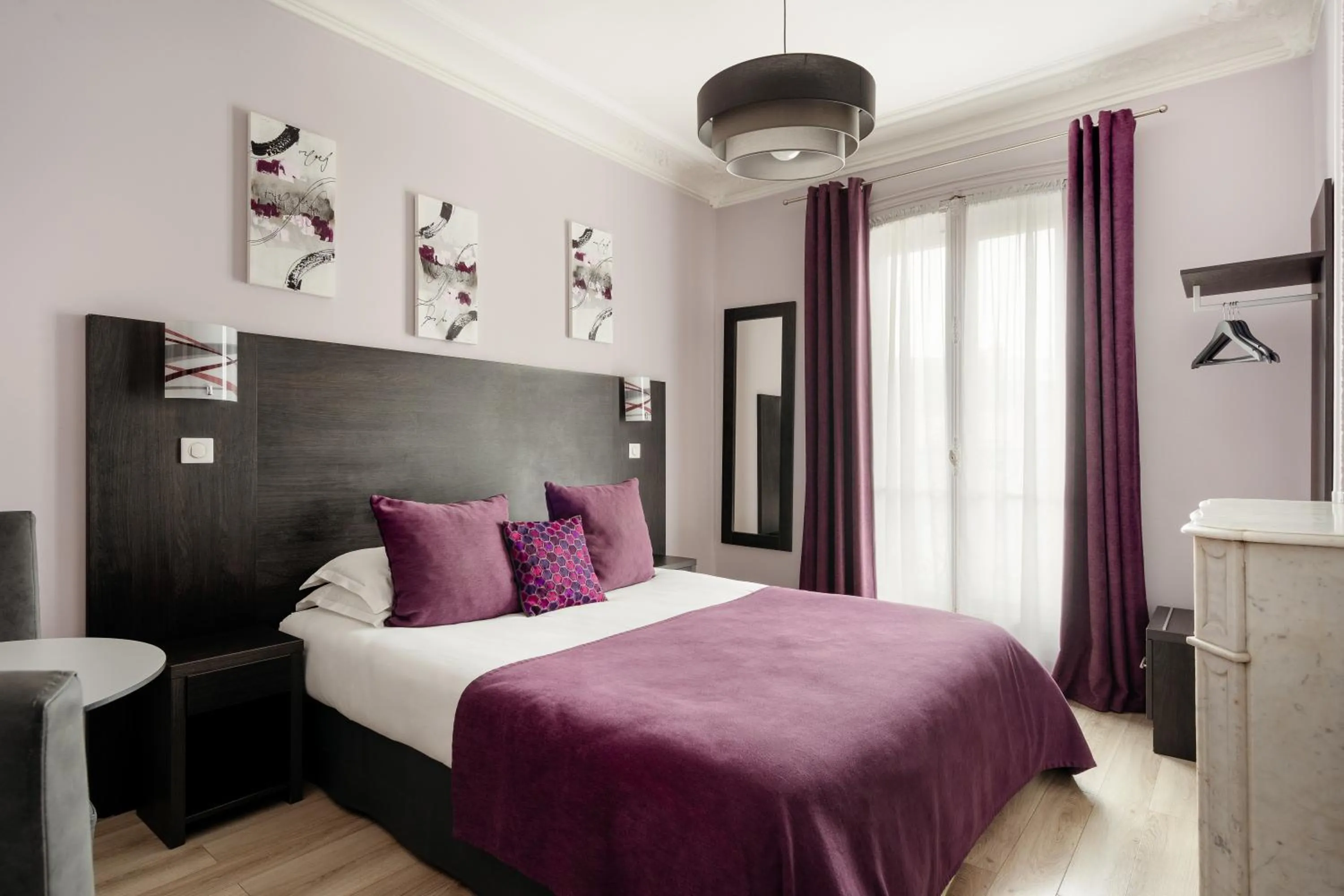 Double Room with City View in Hôtel d'Argenson