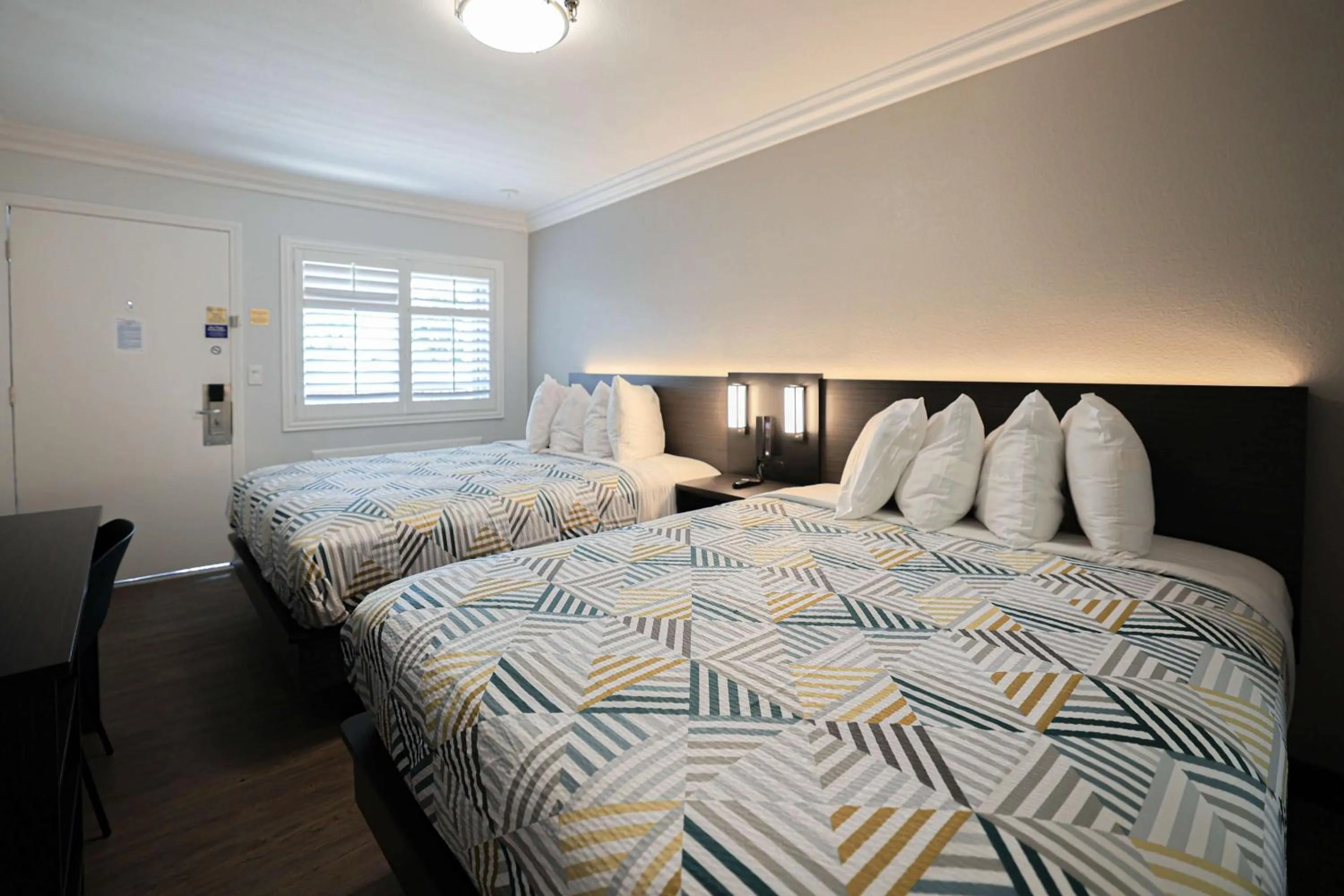 Bedroom, Bed in Motel 6, Tustin, Orange County-CA