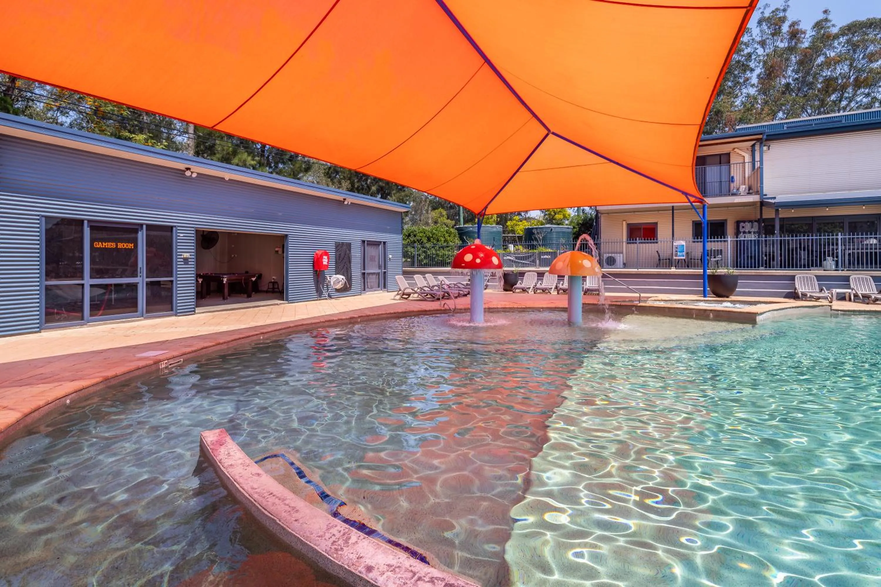 Swimming pool in Ingenia Holidays Avina