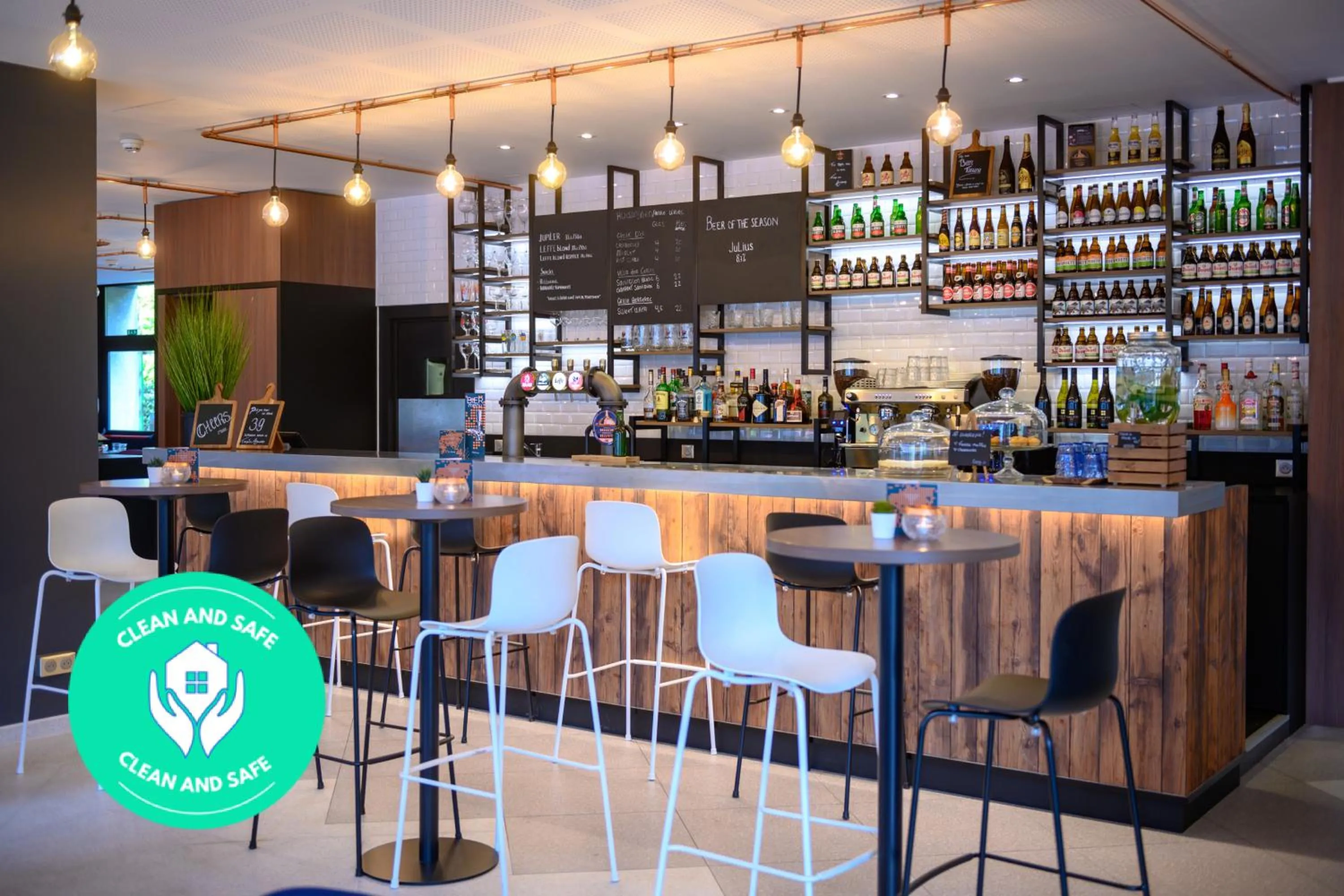 Lounge or bar in Tulip Inn Antwerpen