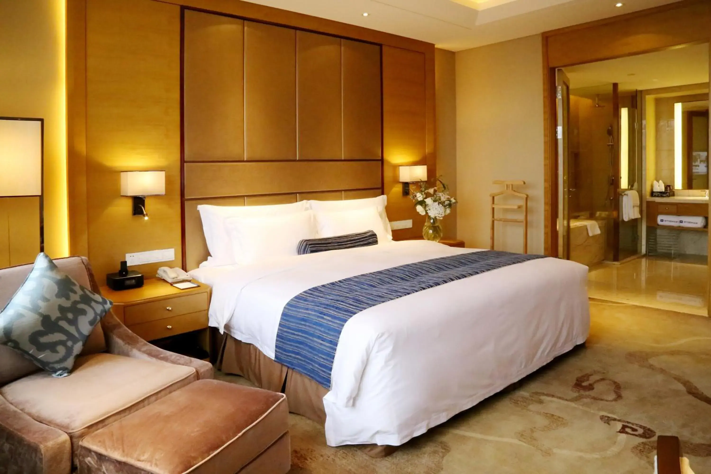 Premier King Room - Non-Smoking in Wyndham Jingzhou Premier King Room - Non-Smoking in Wyndham Jingzhou