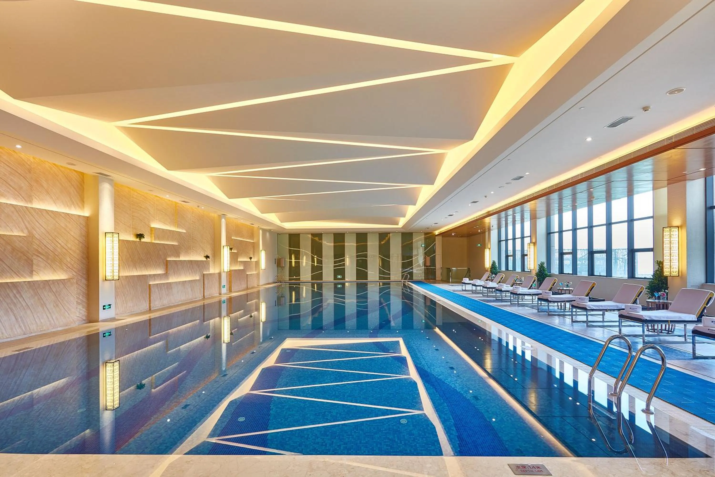 Swimming pool in Wyndham Jingzhou