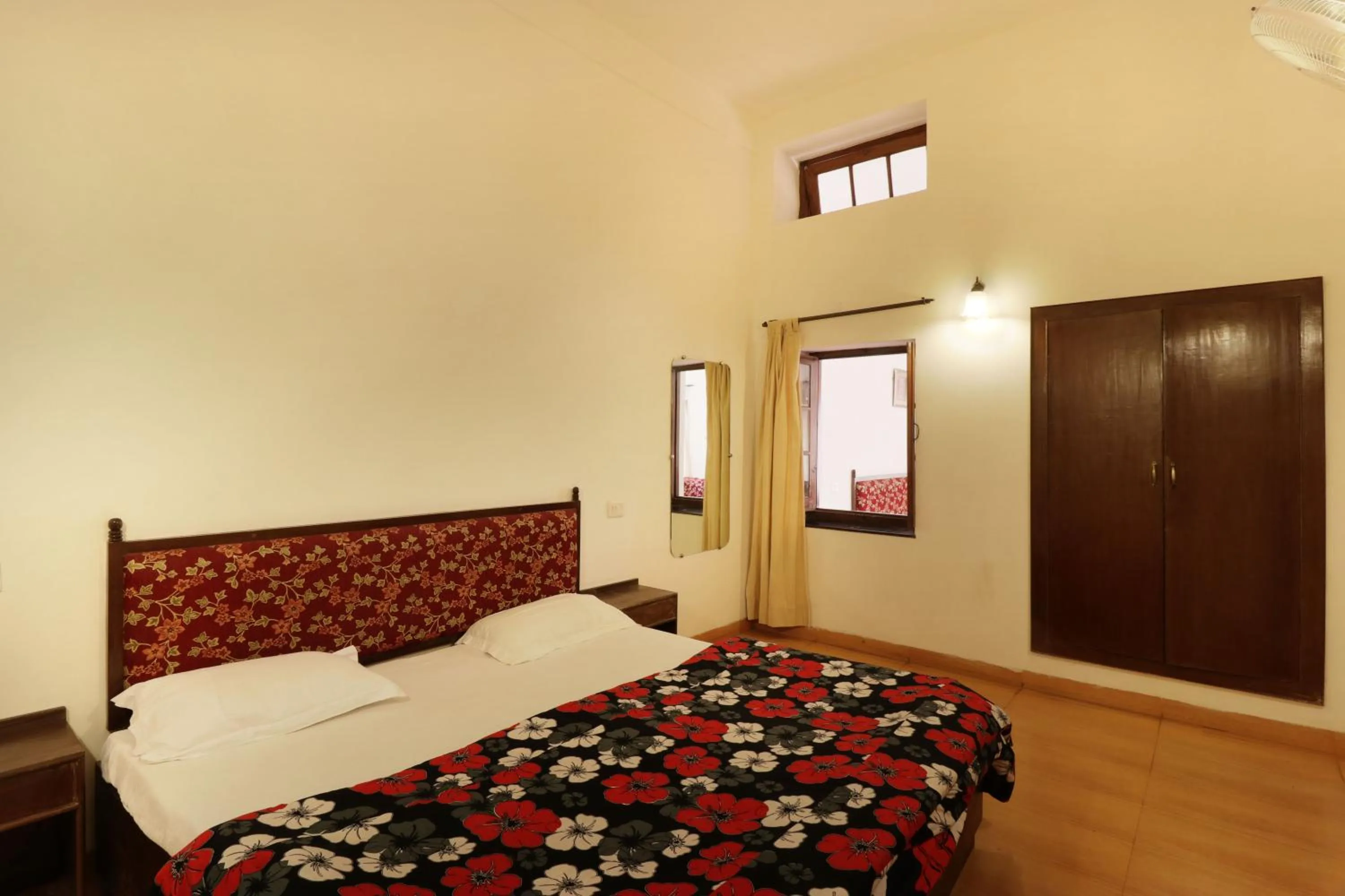 Bed in Hotel Himalayan Club