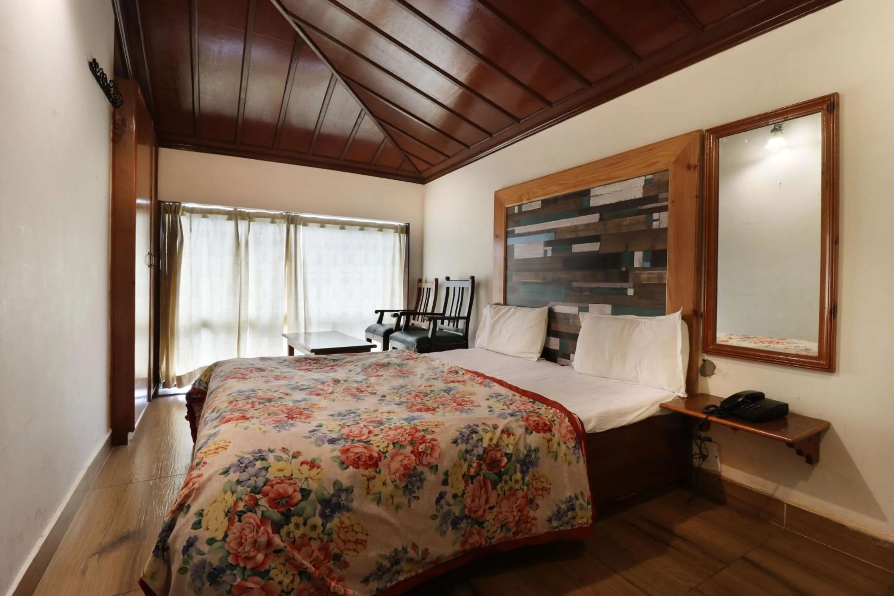 Bed in Hotel Himalayan Club