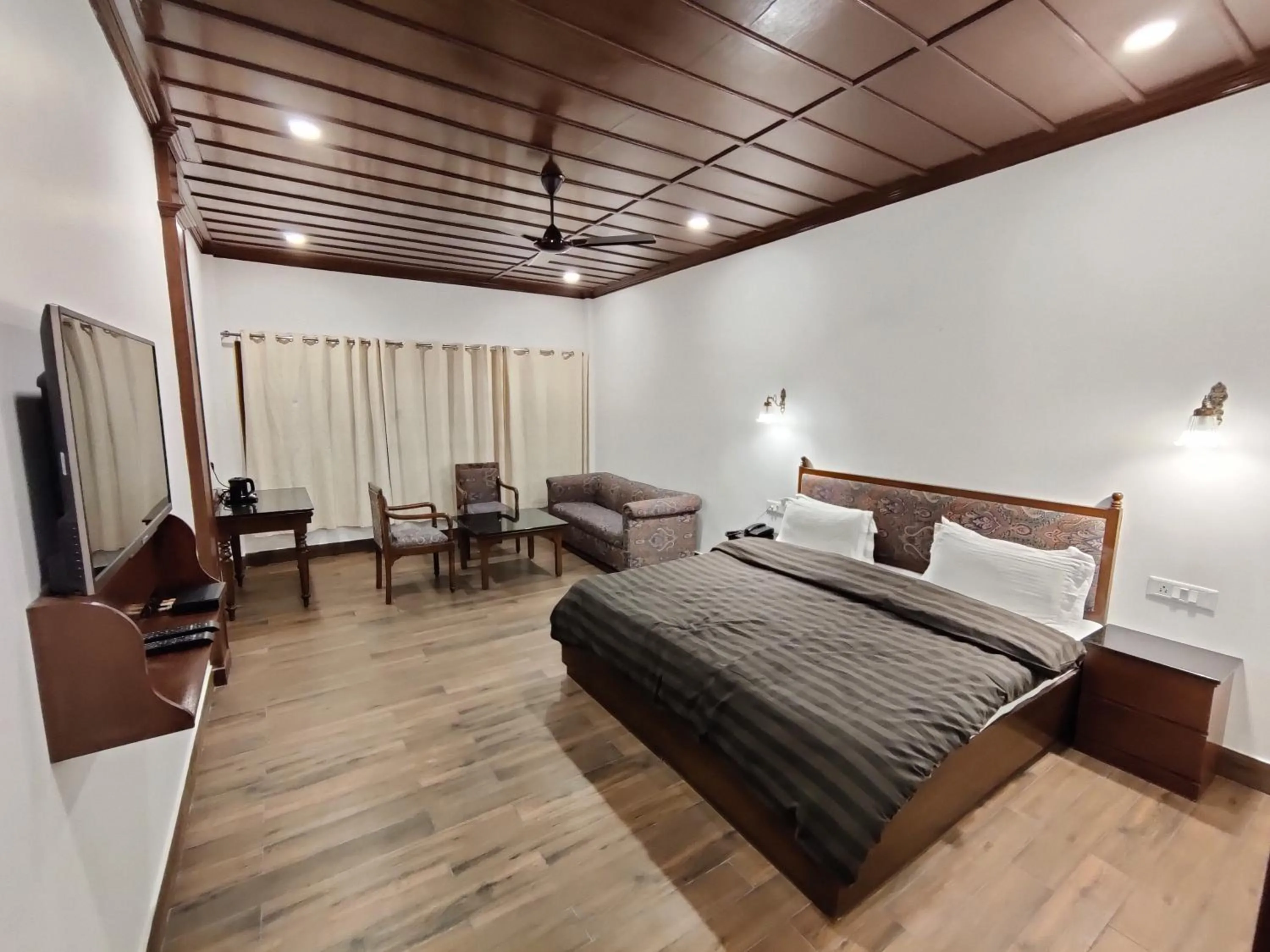 Bed in Hotel Himalayan Club