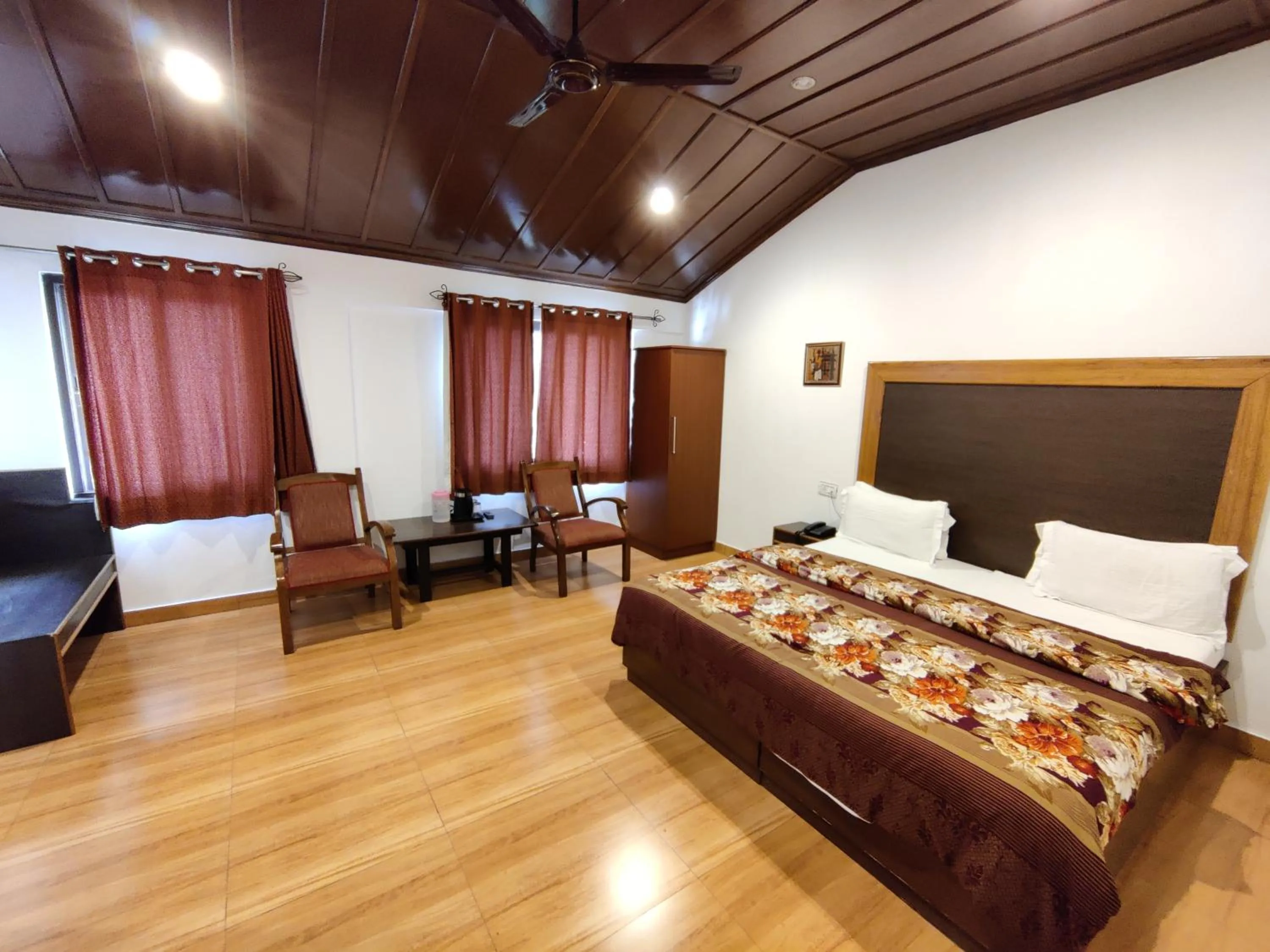 Bed in Hotel Himalayan Club