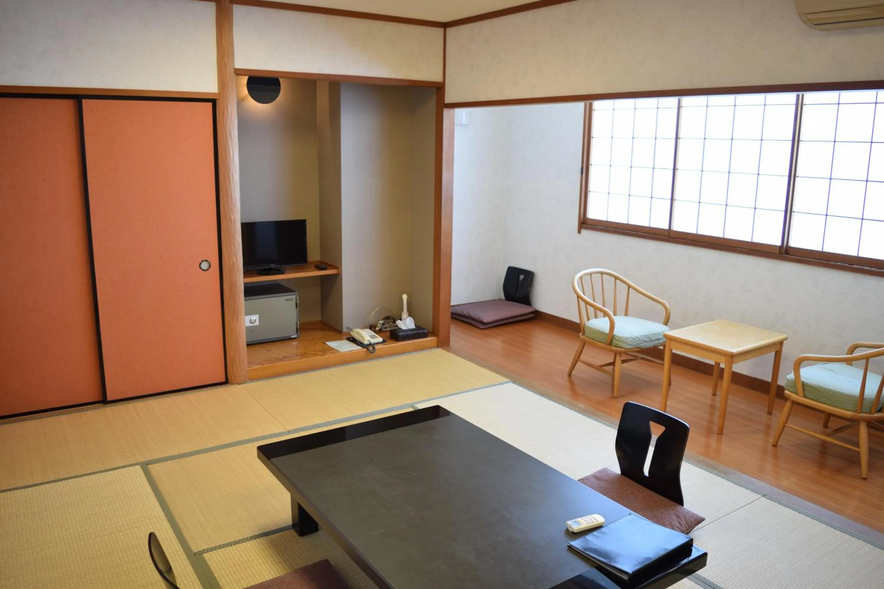 Photo of the whole room in Ryokan Fukuzen