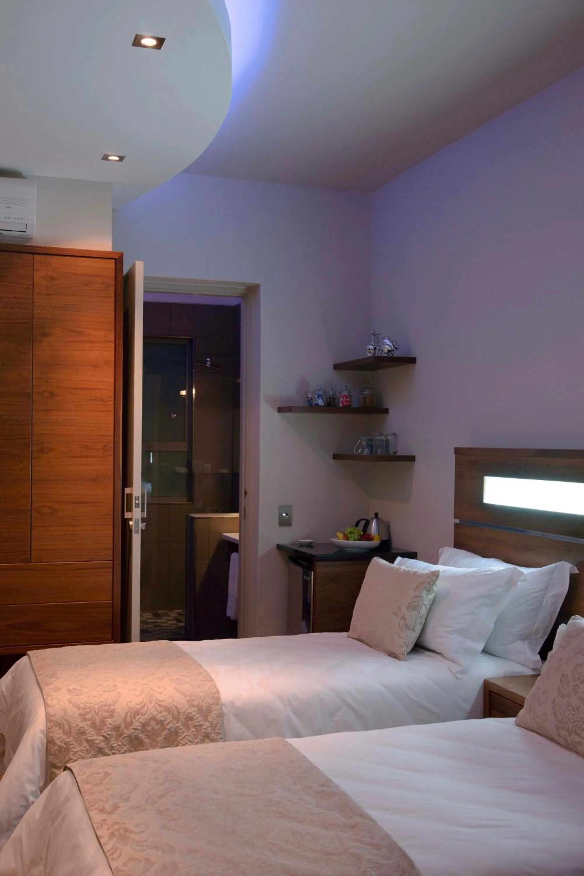 Night, Bed in Hudson House