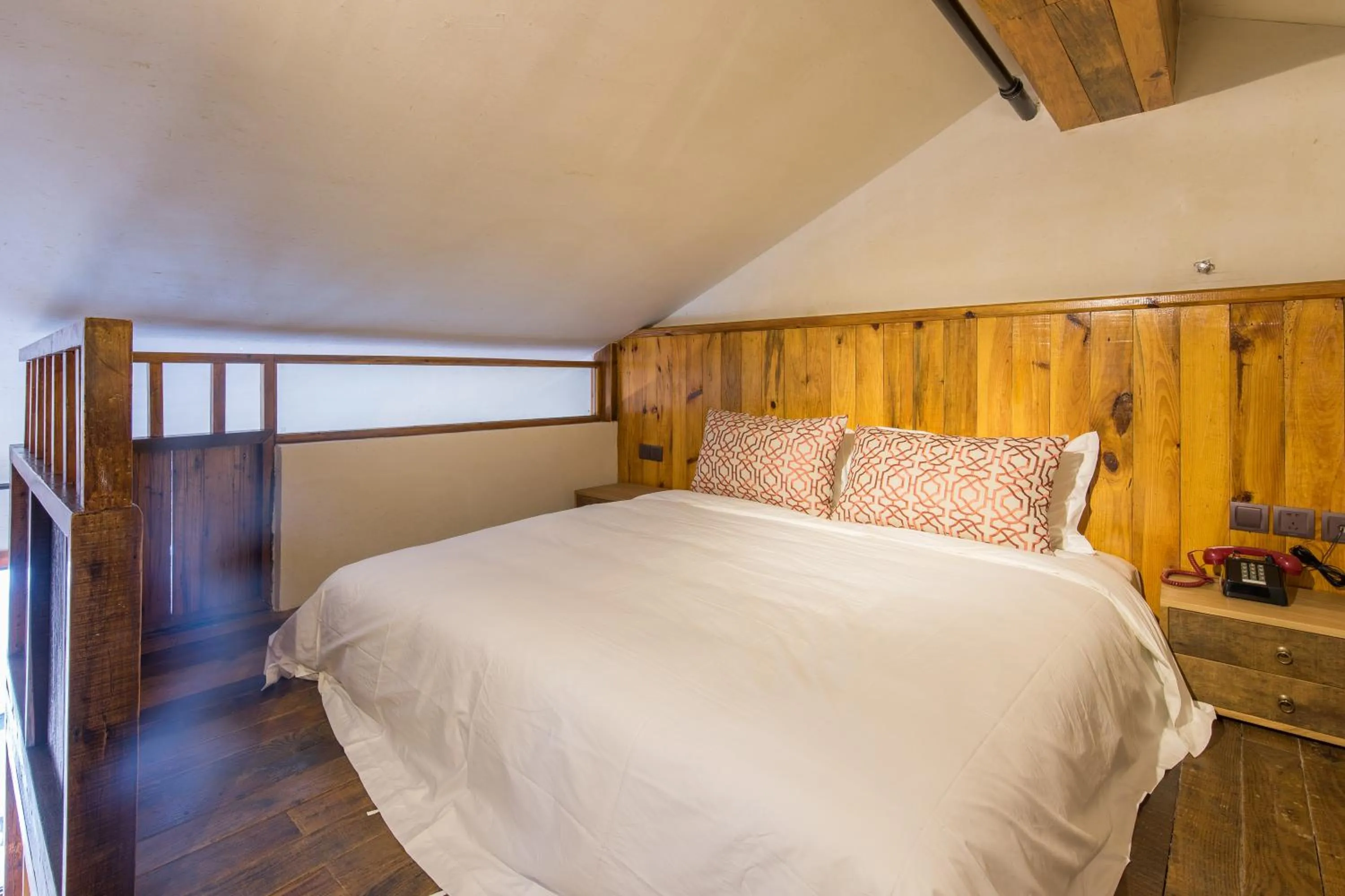 Bedroom, Bed in Youxiake Canal Hotel Hangzhou