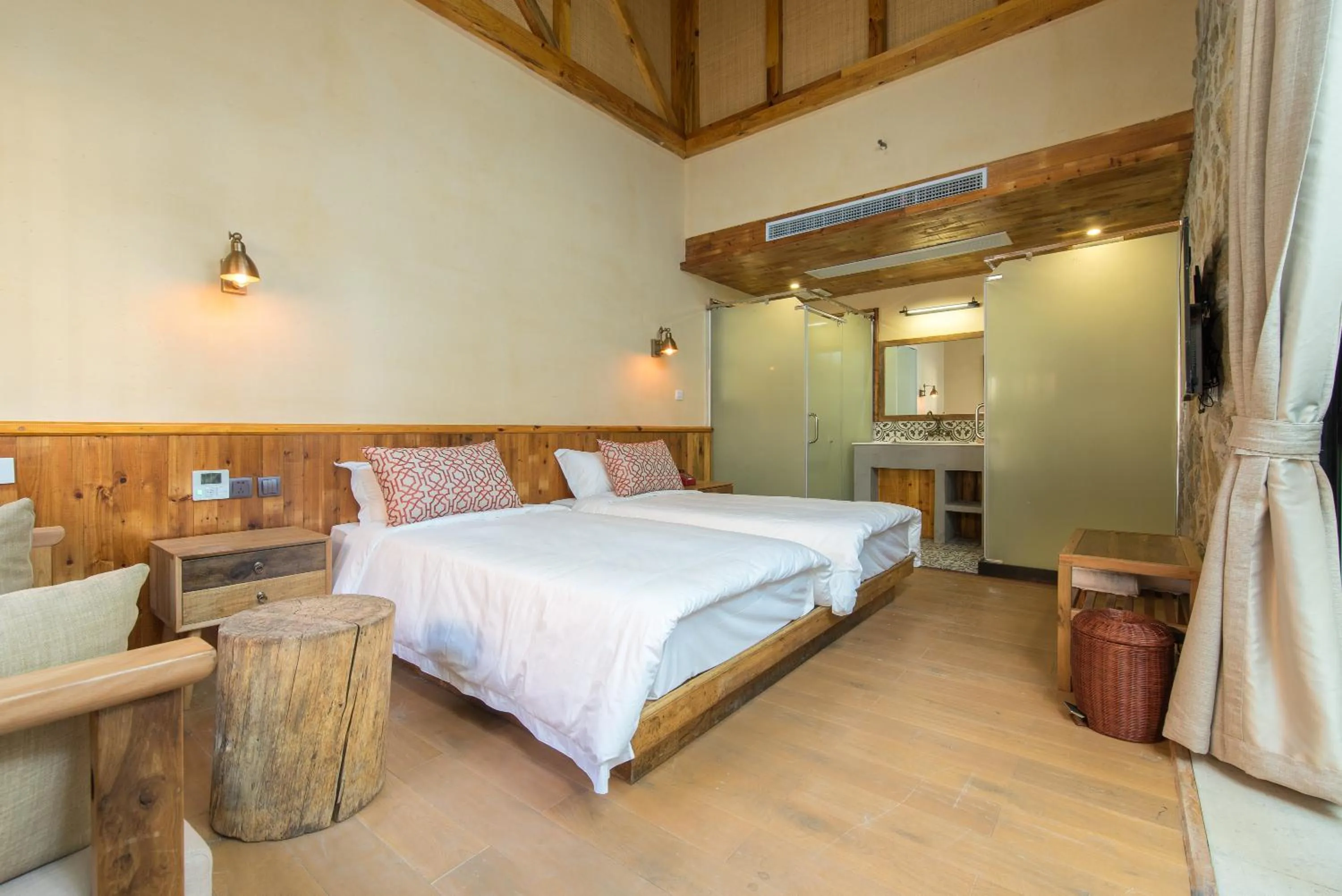 Toilet, Bed in Youxiake Canal Hotel Hangzhou