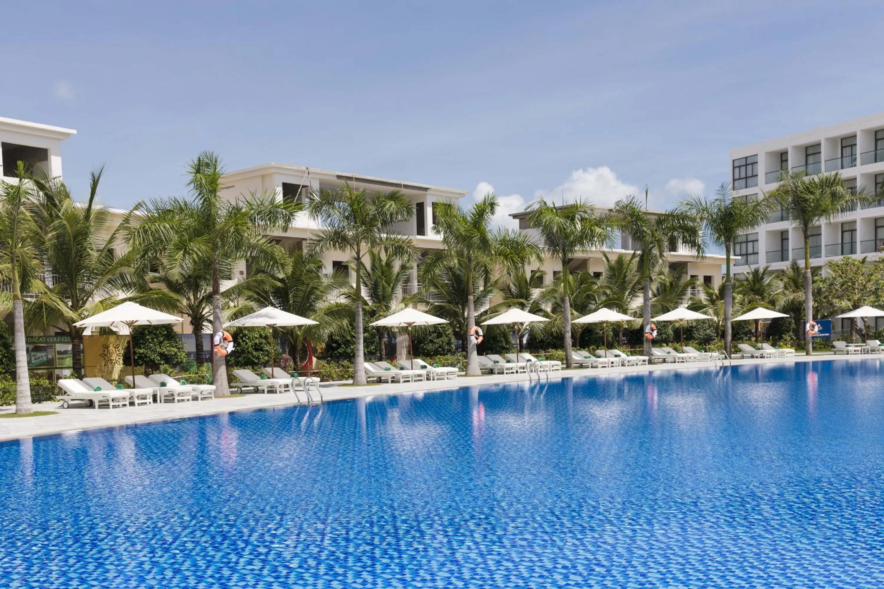 Swimming pool in Diamond Bay Condotel Resort Nha Trang
