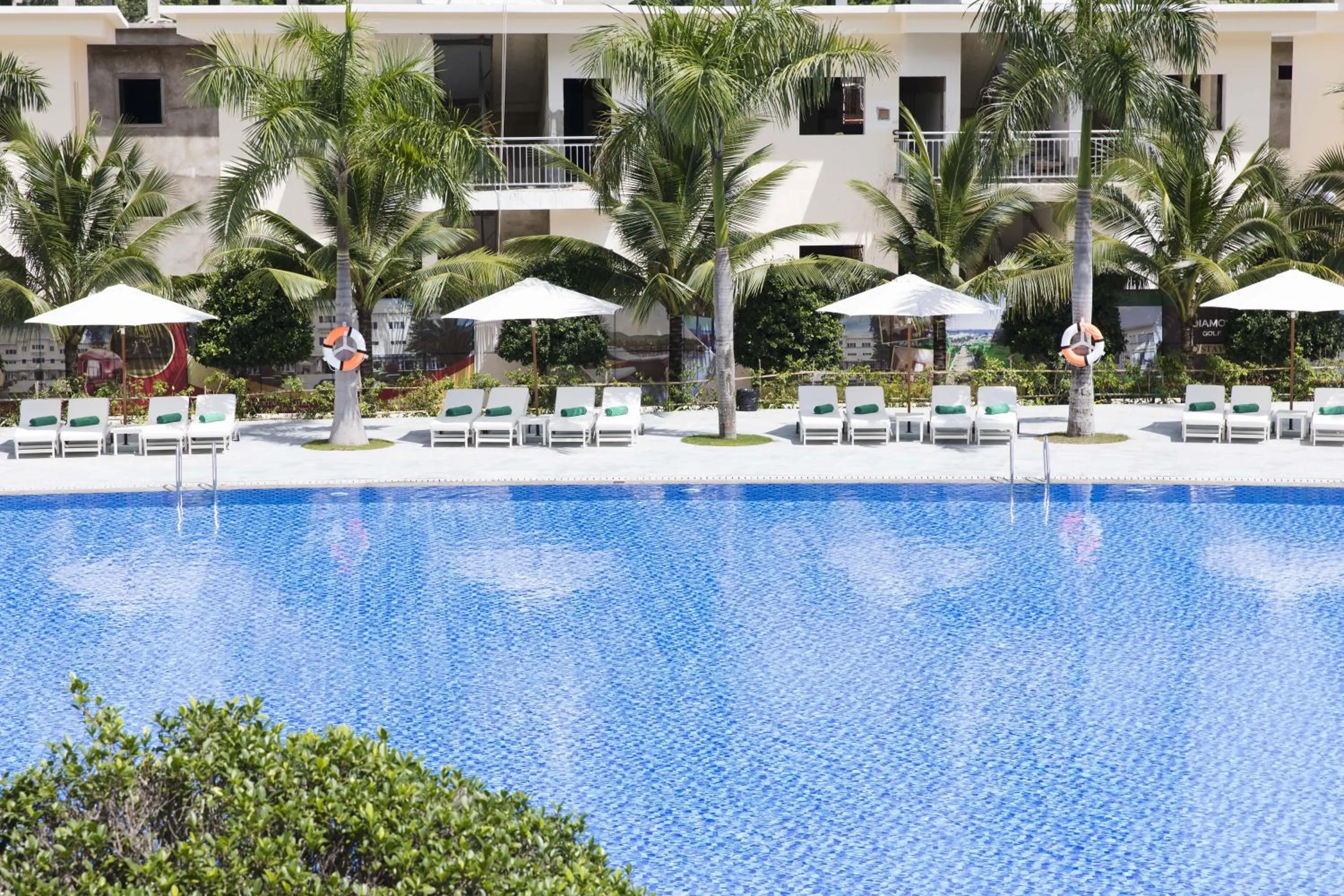 Swimming pool in Diamond Bay Condotel Resort Nha Trang