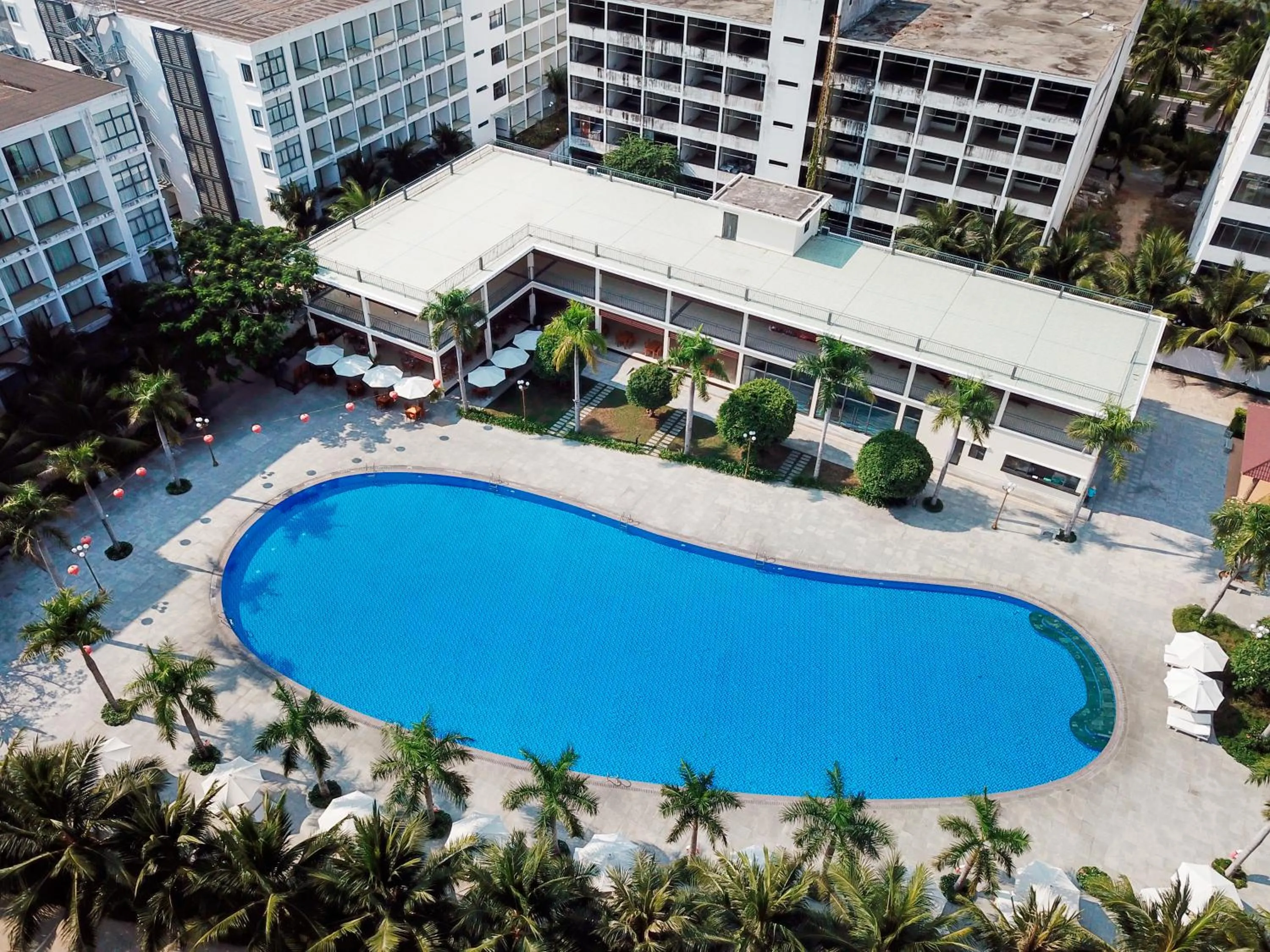 Swimming pool in Diamond Bay Condotel Resort Nha Trang