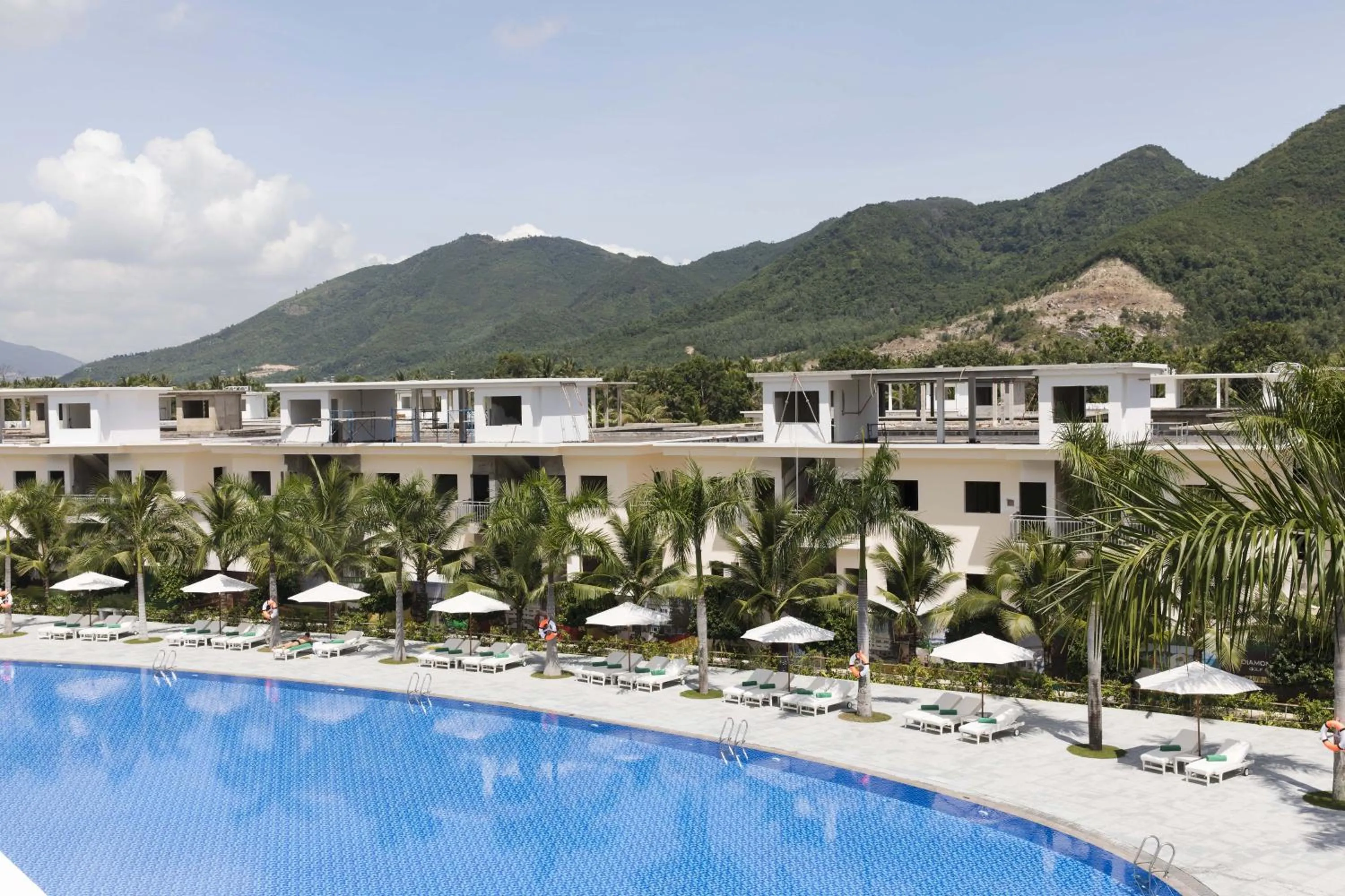 Swimming pool in Diamond Bay Condotel Resort Nha Trang
