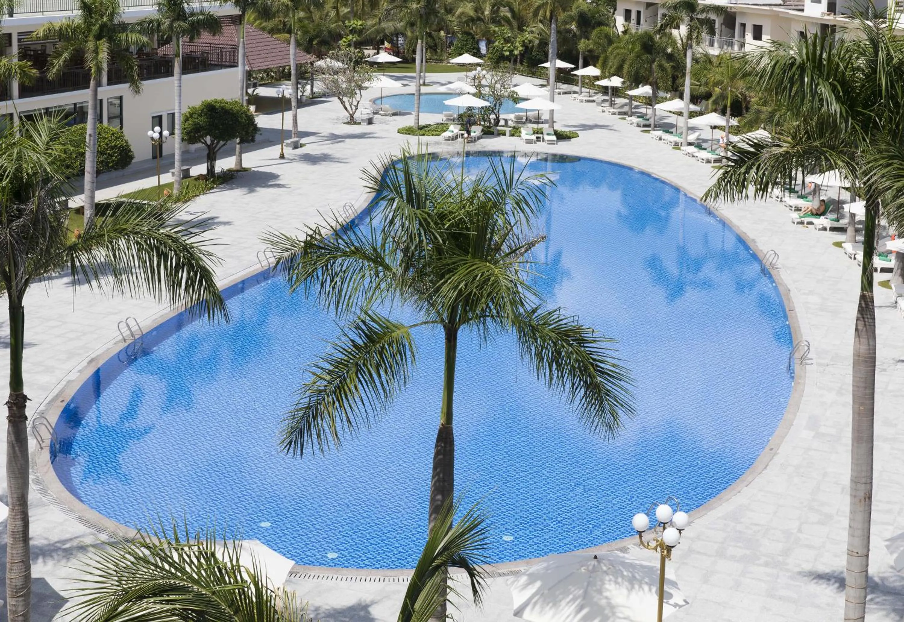 Swimming pool in Diamond Bay Condotel Resort Nha Trang
