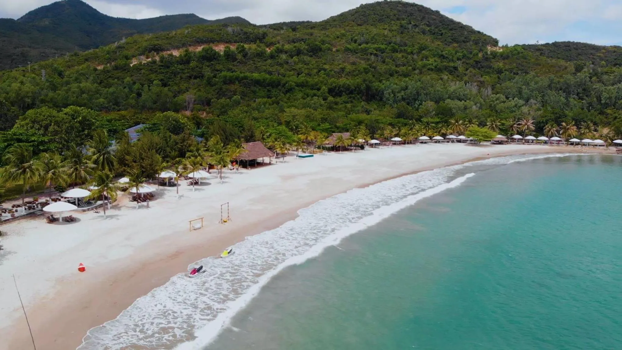 Beach in Diamond Bay Condotel Resort Nha Trang