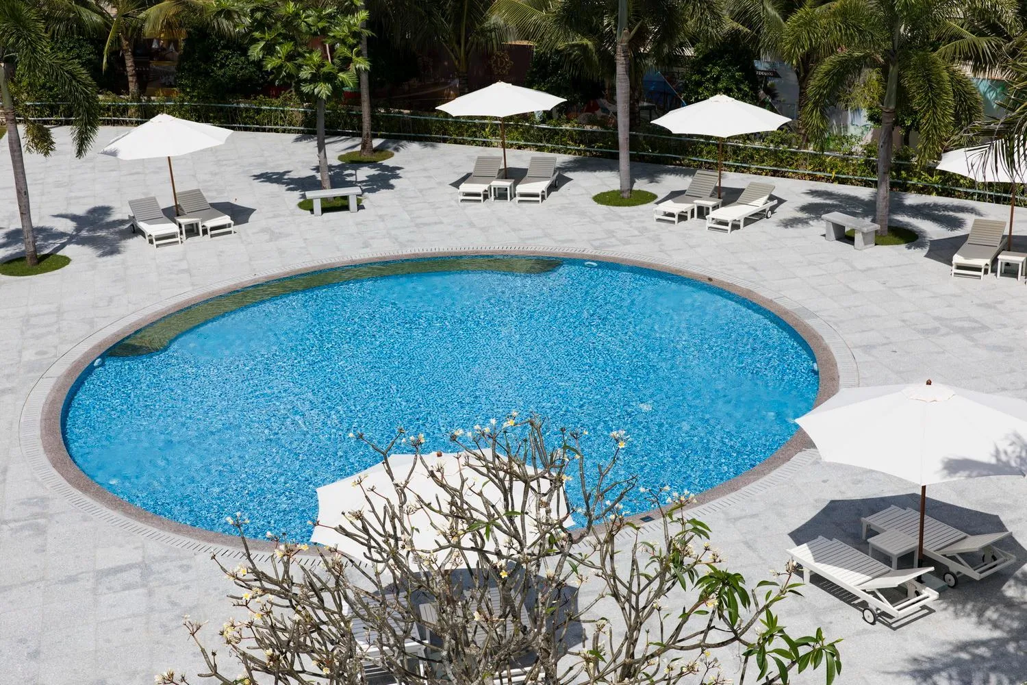 Swimming pool in Diamond Bay Condotel Resort Nha Trang