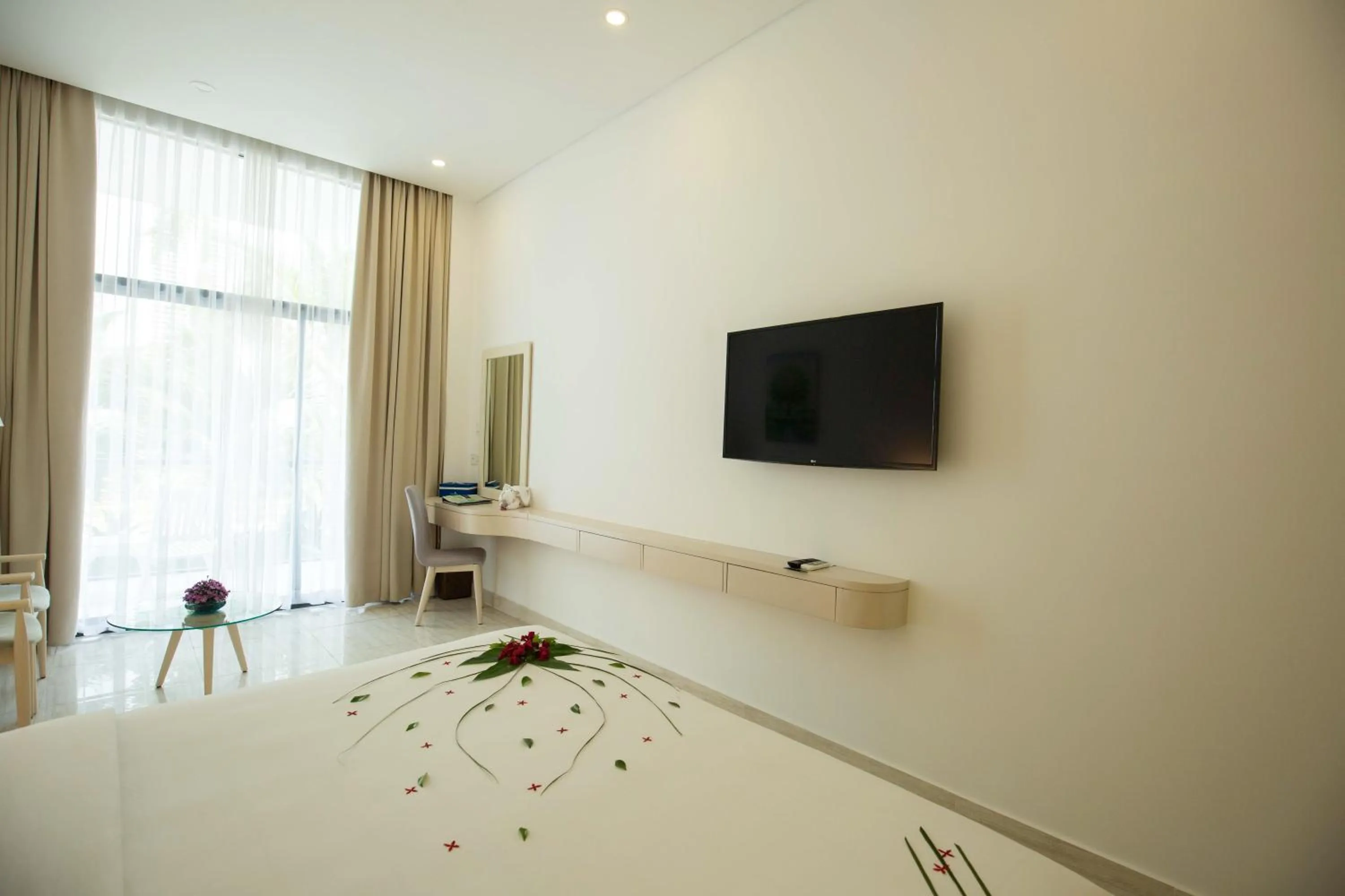 TV and multimedia in Diamond Bay Condotel Resort Nha Trang