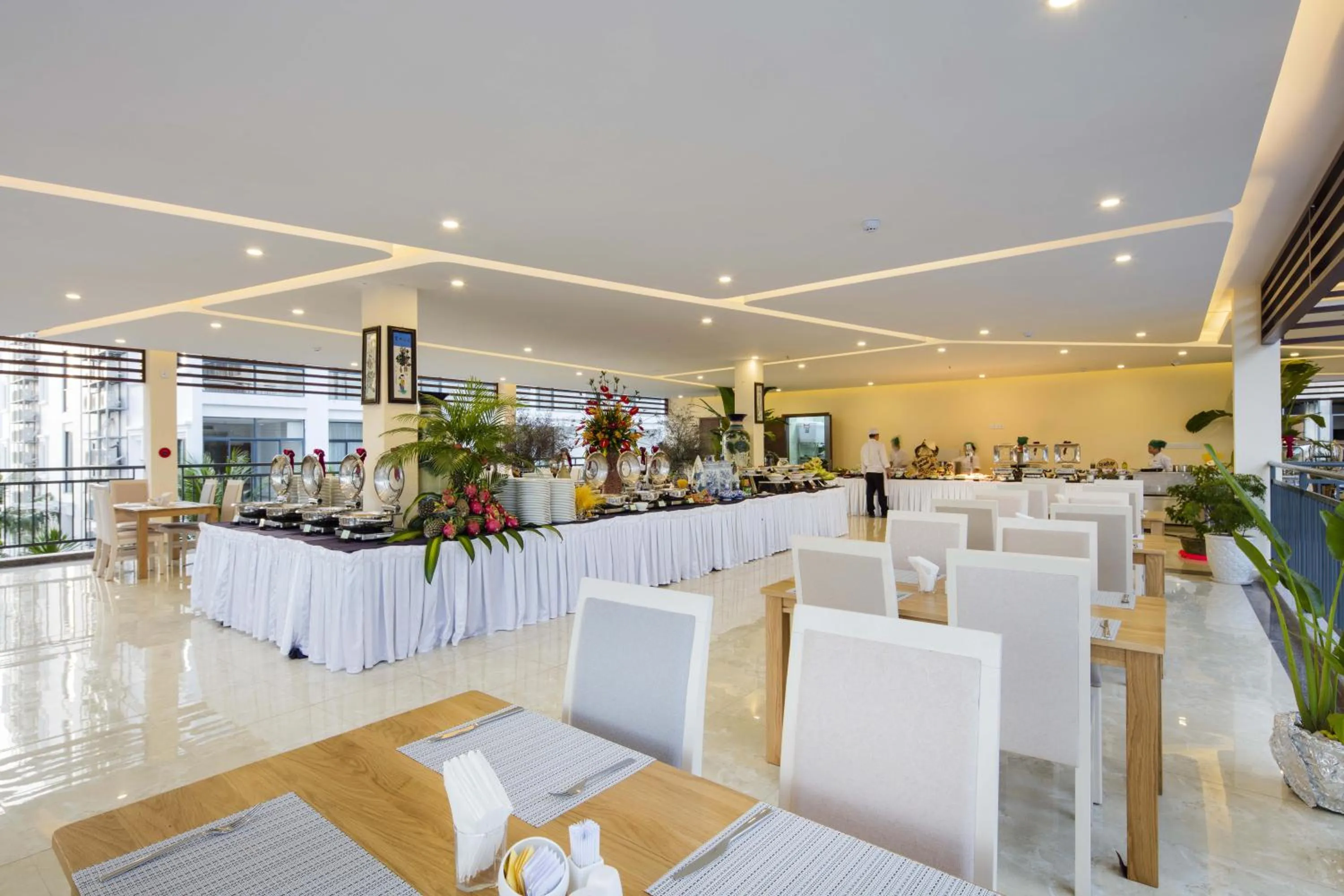 Restaurant/places to eat in Diamond Bay Condotel Resort Nha Trang
