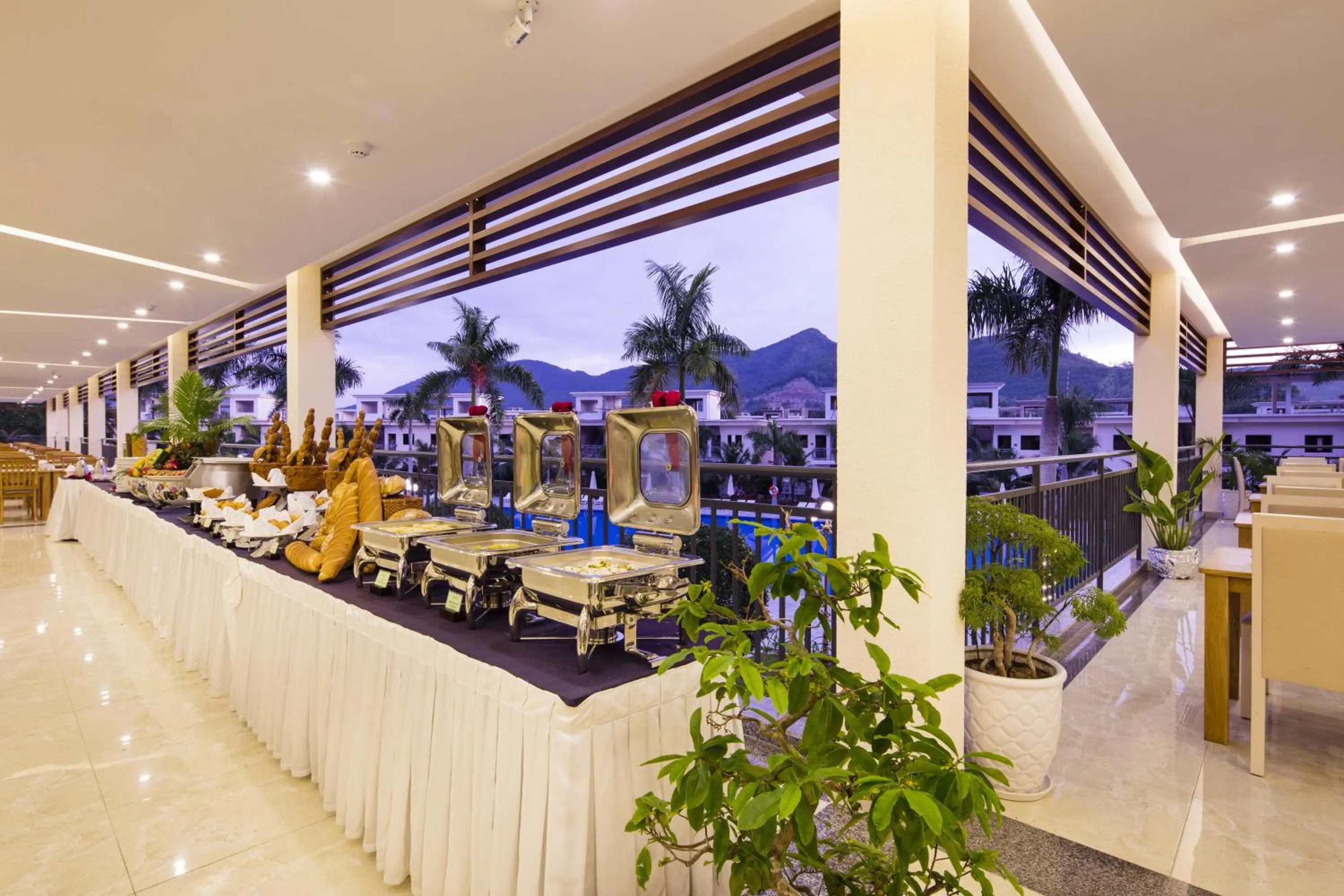 Restaurant/places to eat in Diamond Bay Condotel Resort Nha Trang