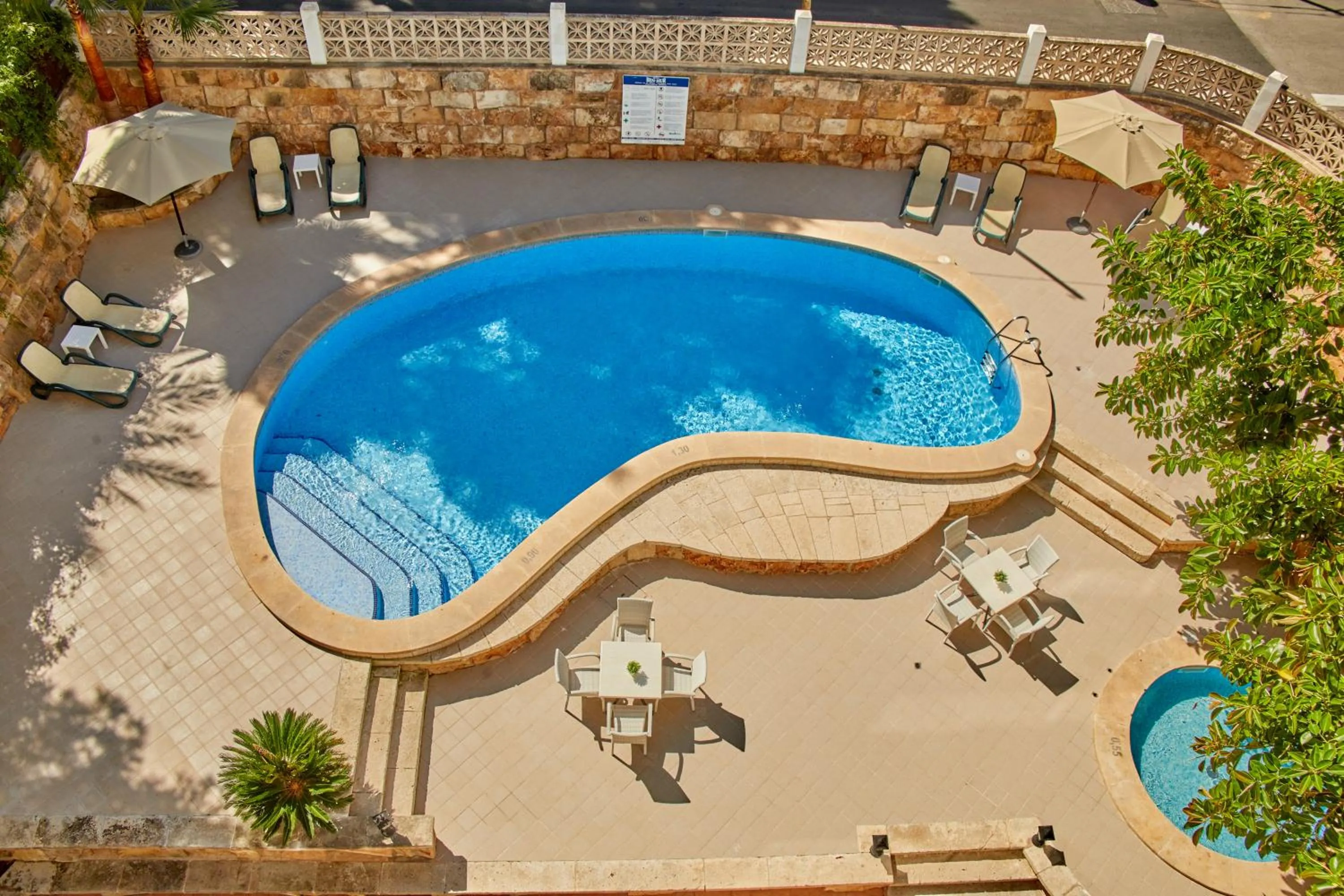 Swimming pool in Apartamentos Ben-Hur