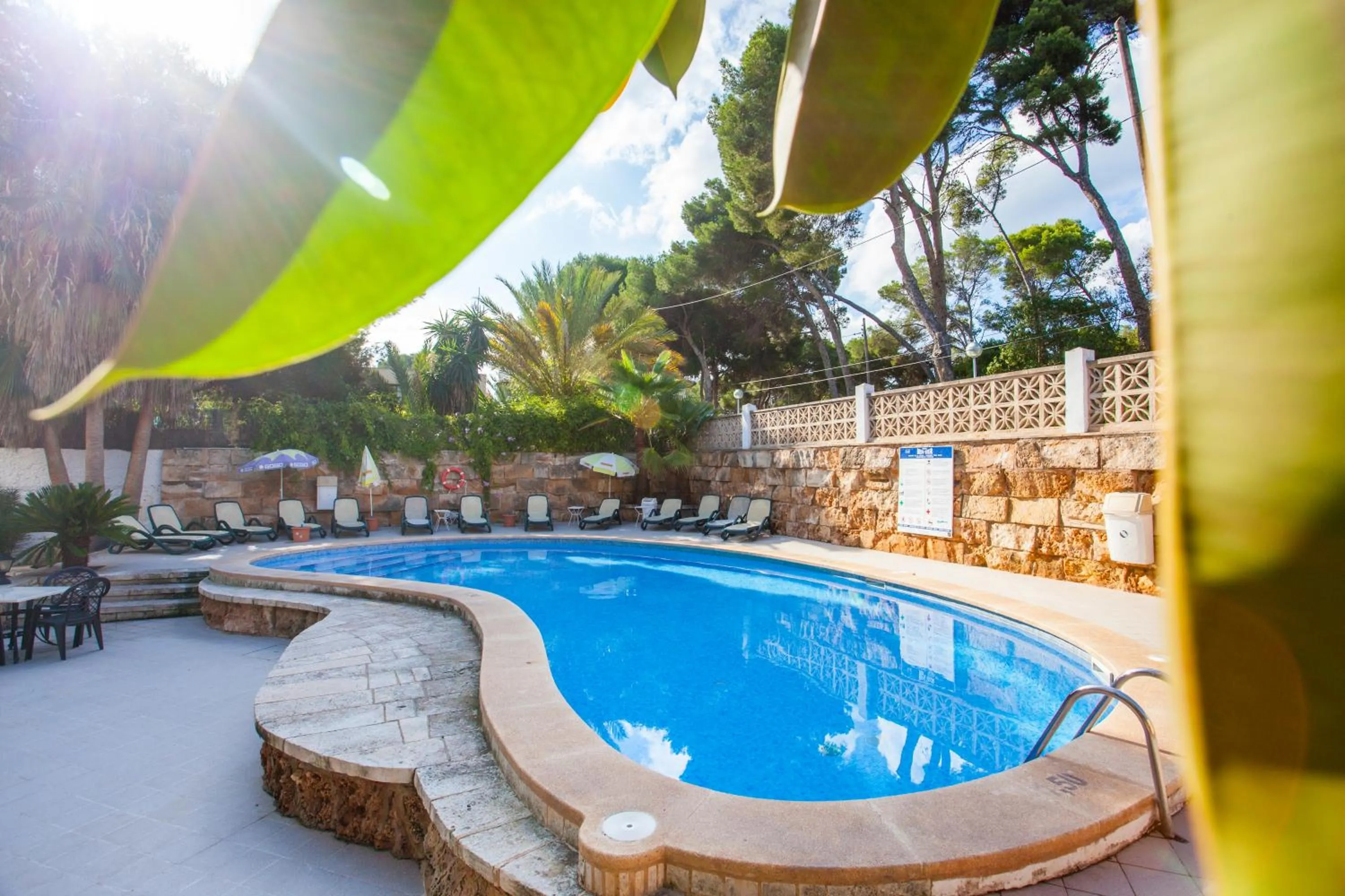 Swimming pool in Apartamentos Ben-Hur