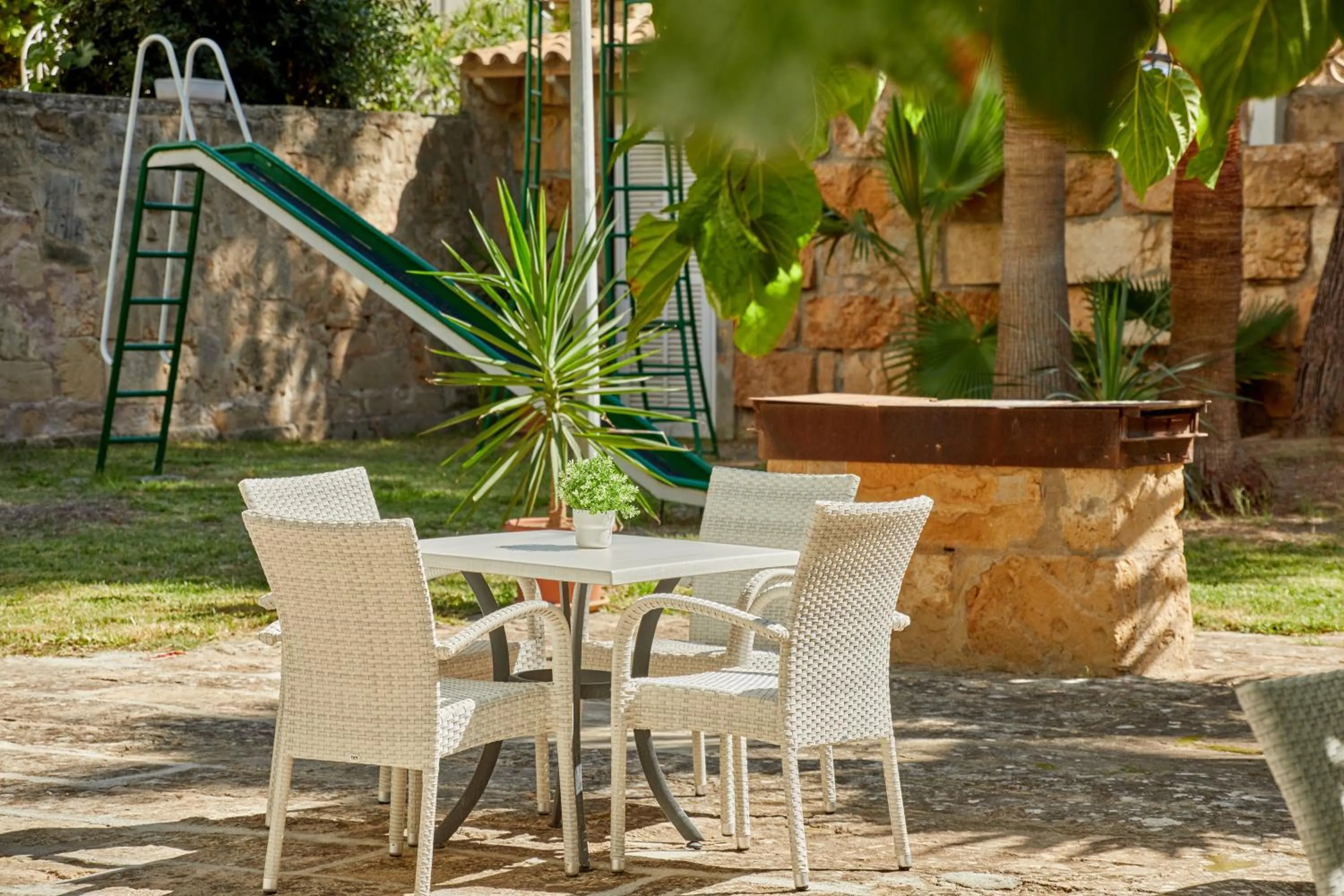 Garden in Apartamentos Ben-Hur