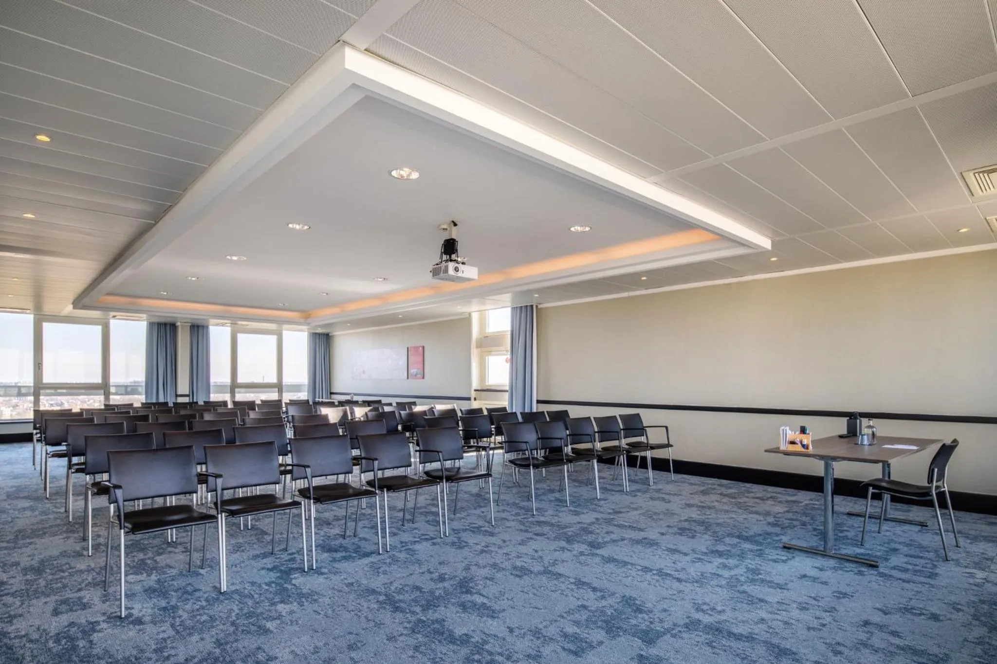 Meeting/conference room in Crowne Plaza Antwerpen by IHG