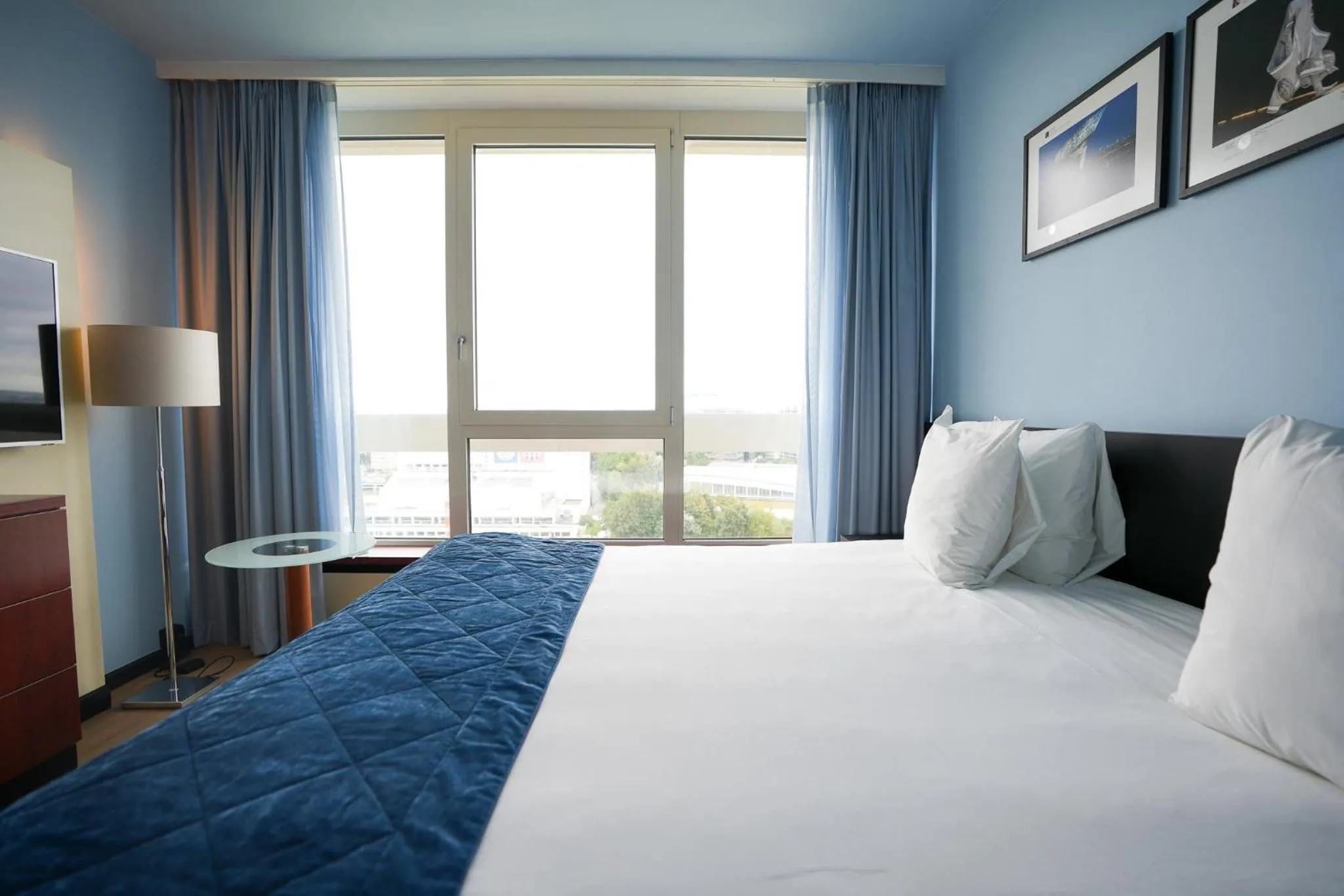 Photo of the whole room, Bed in Crowne Plaza Antwerpen by IHG