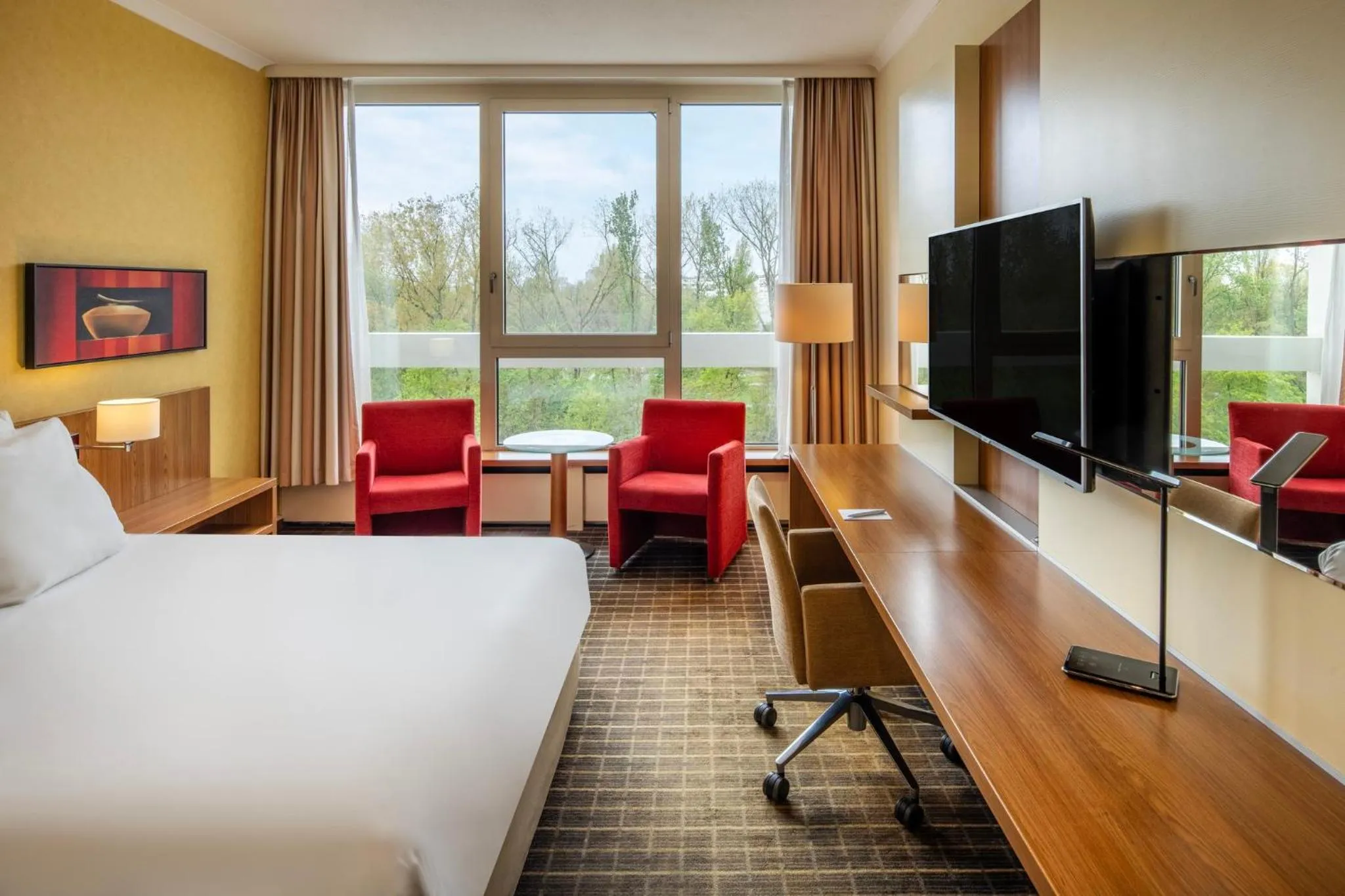 Photo of the whole room, Bed in Crowne Plaza Antwerpen by IHG