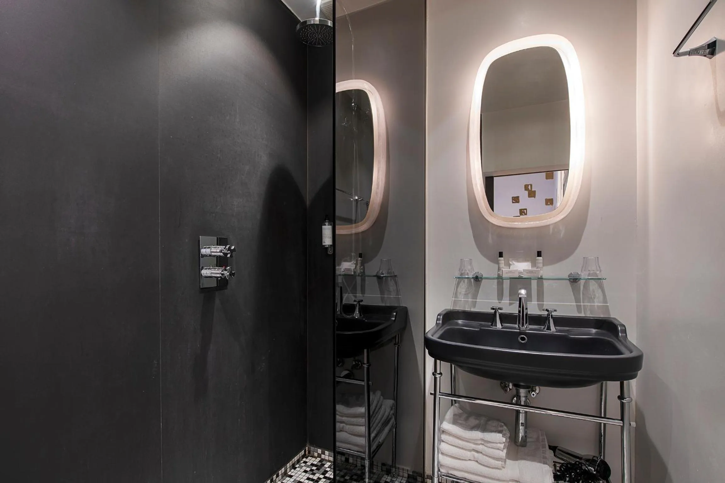 Bathroom in Hotel Groenendaal