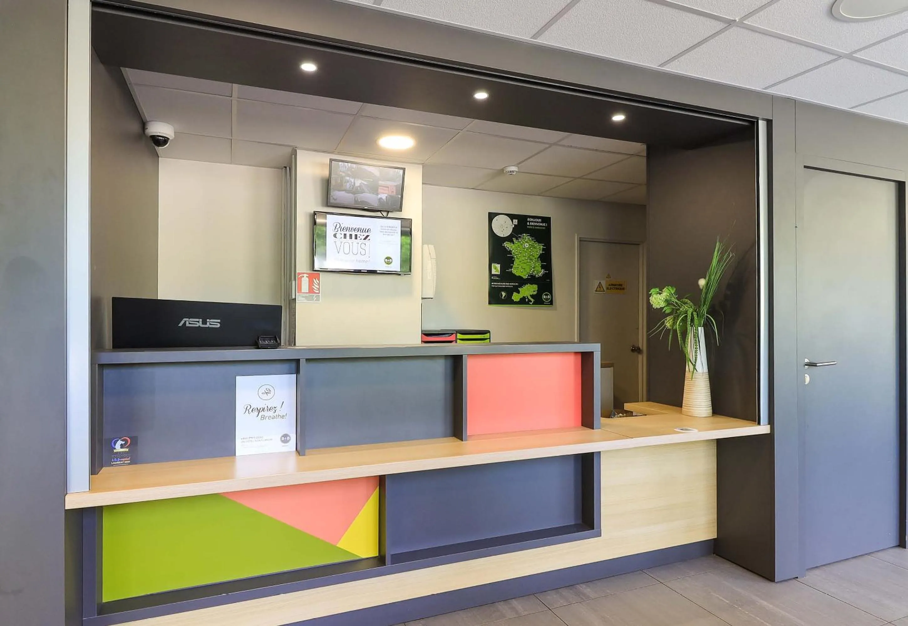 Lobby or reception in B&B HOTEL Beaune Sud 1 Palais des Congrès