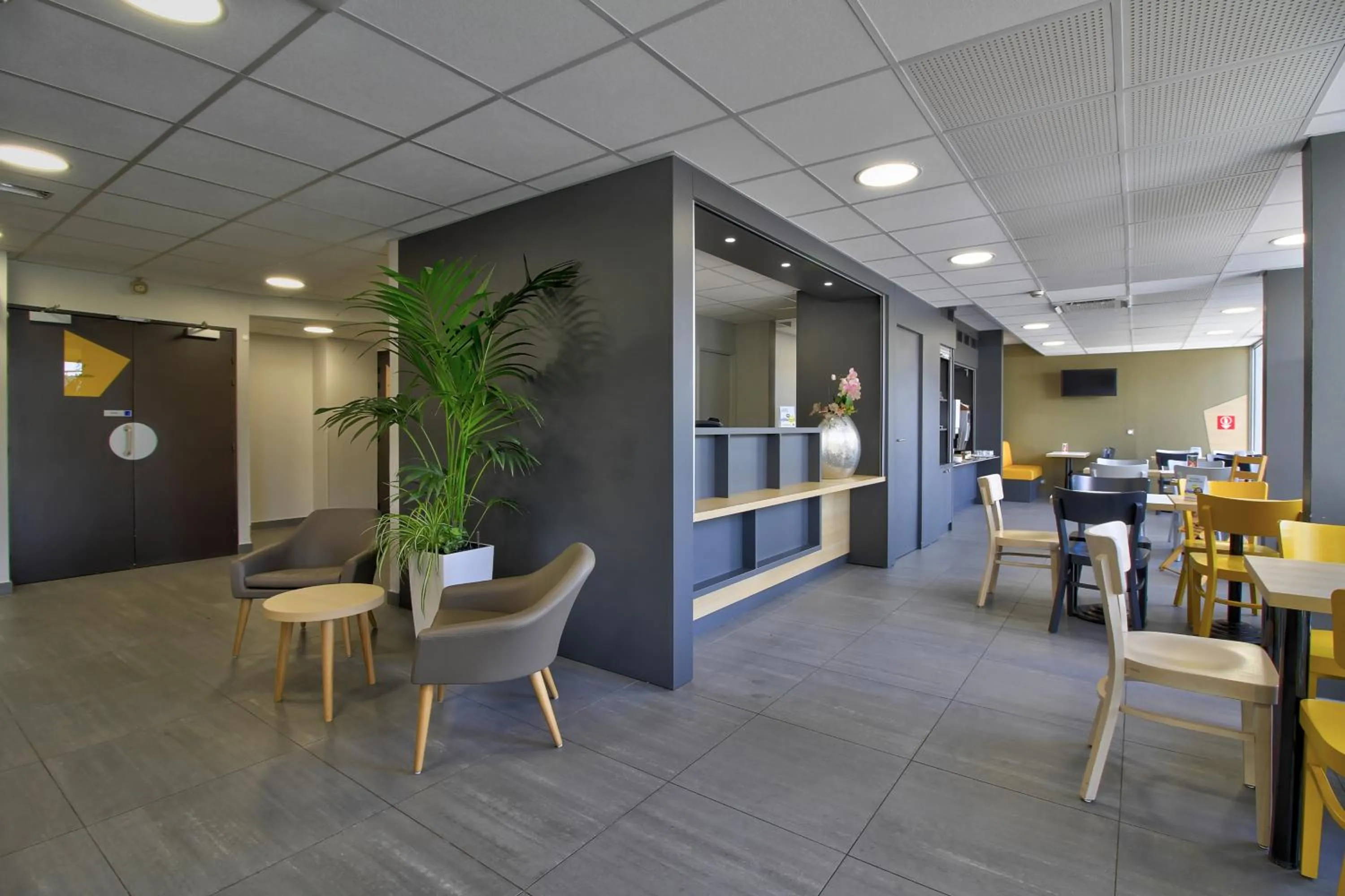 Lobby or reception in B&B HOTEL Beaune Sud 1 Palais des Congrès