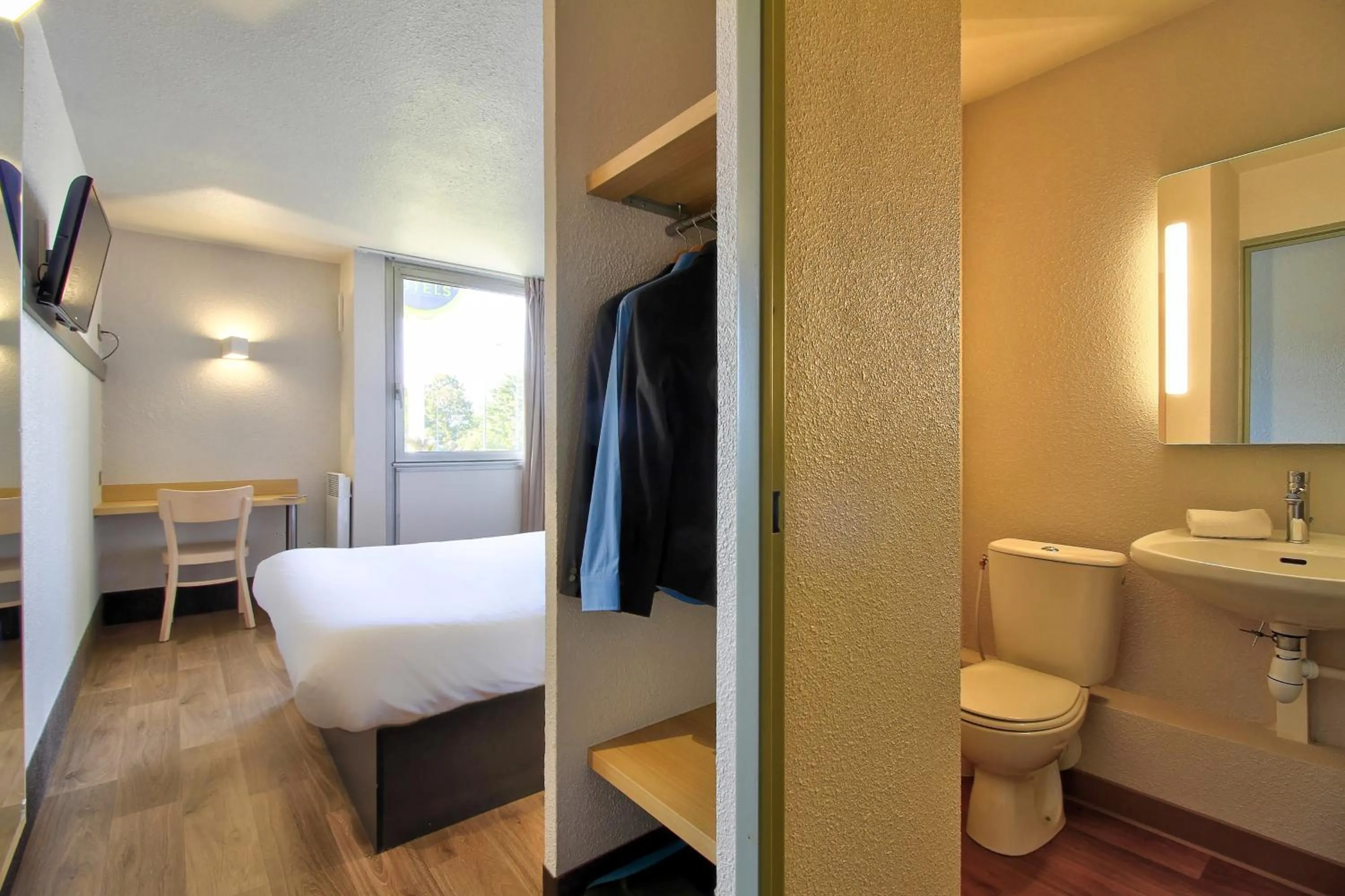 Bedroom, Bed in B&B HOTEL Beaune Sud 1 Palais des Congrès