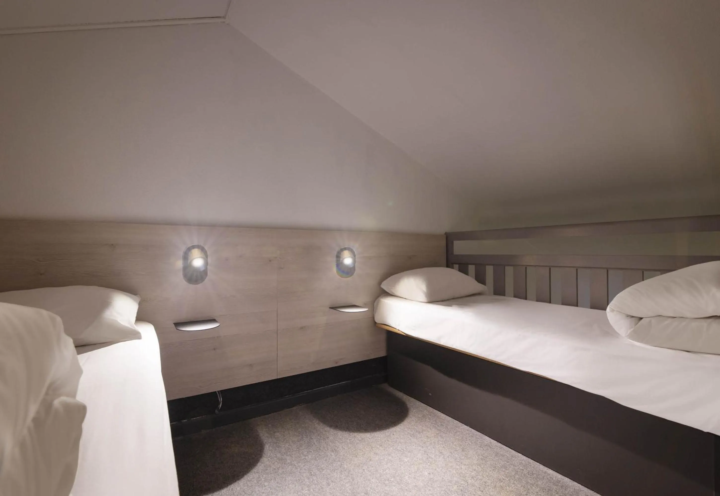 Photo of the whole room, Bed in B&B HOTEL Avignon 1