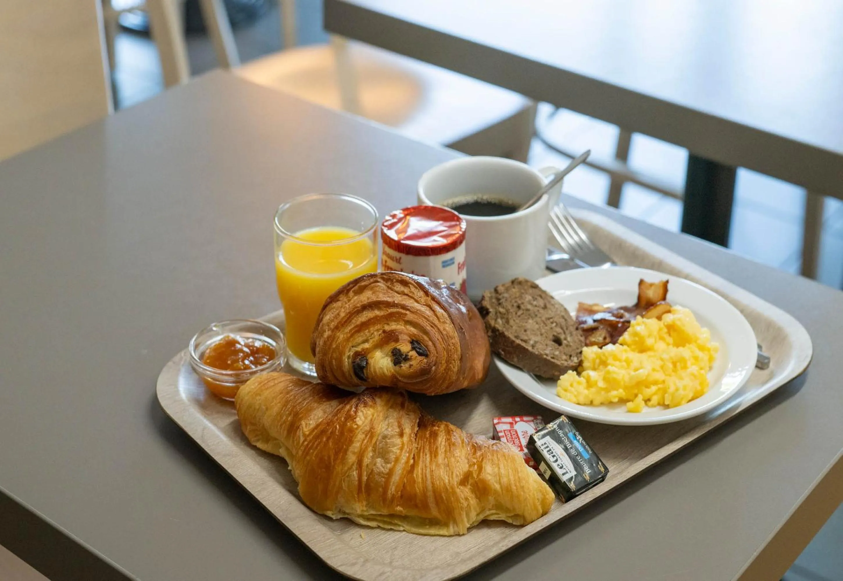 Continental breakfast in B&B HOTEL Avignon 1