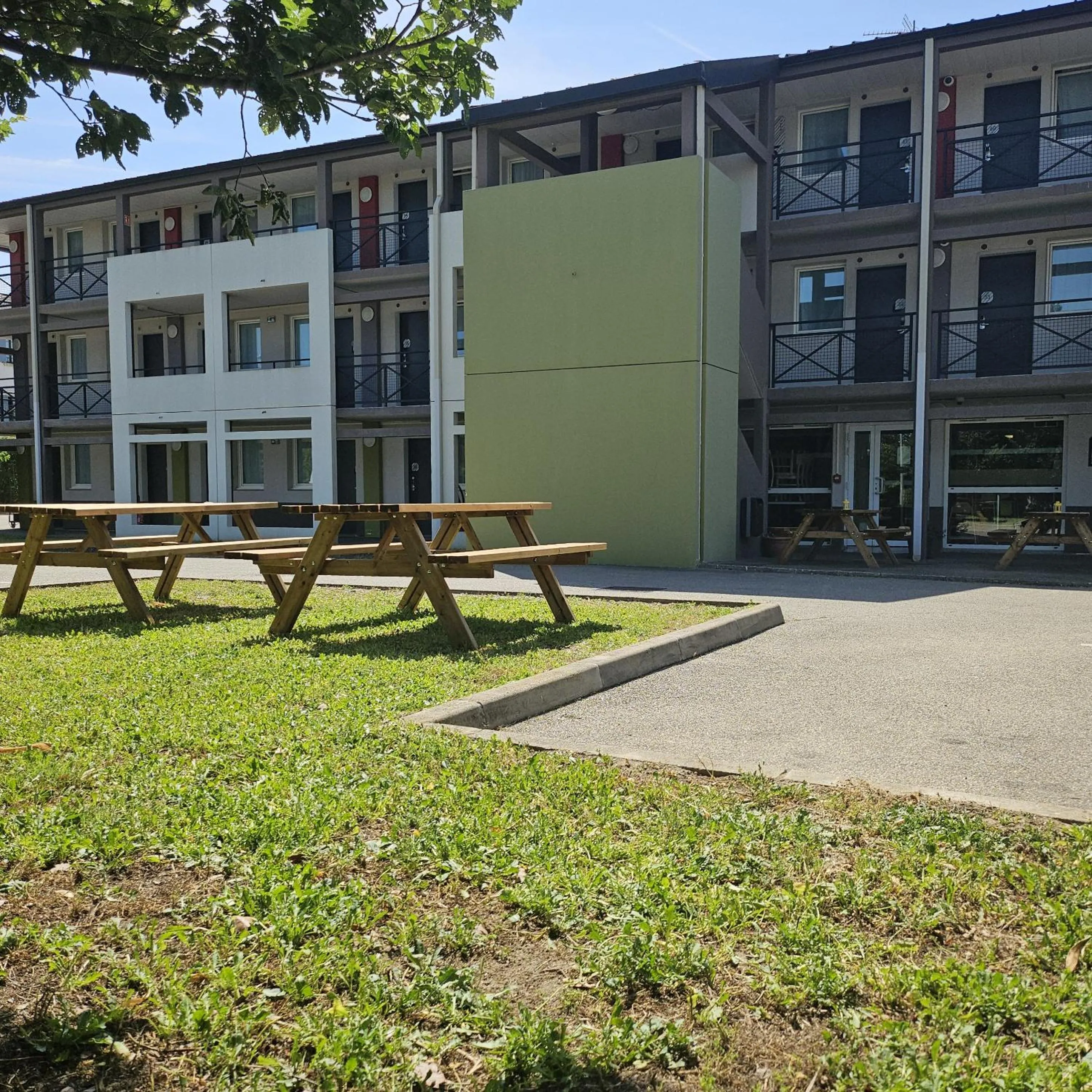 Garden in B&B HOTEL Avignon 1