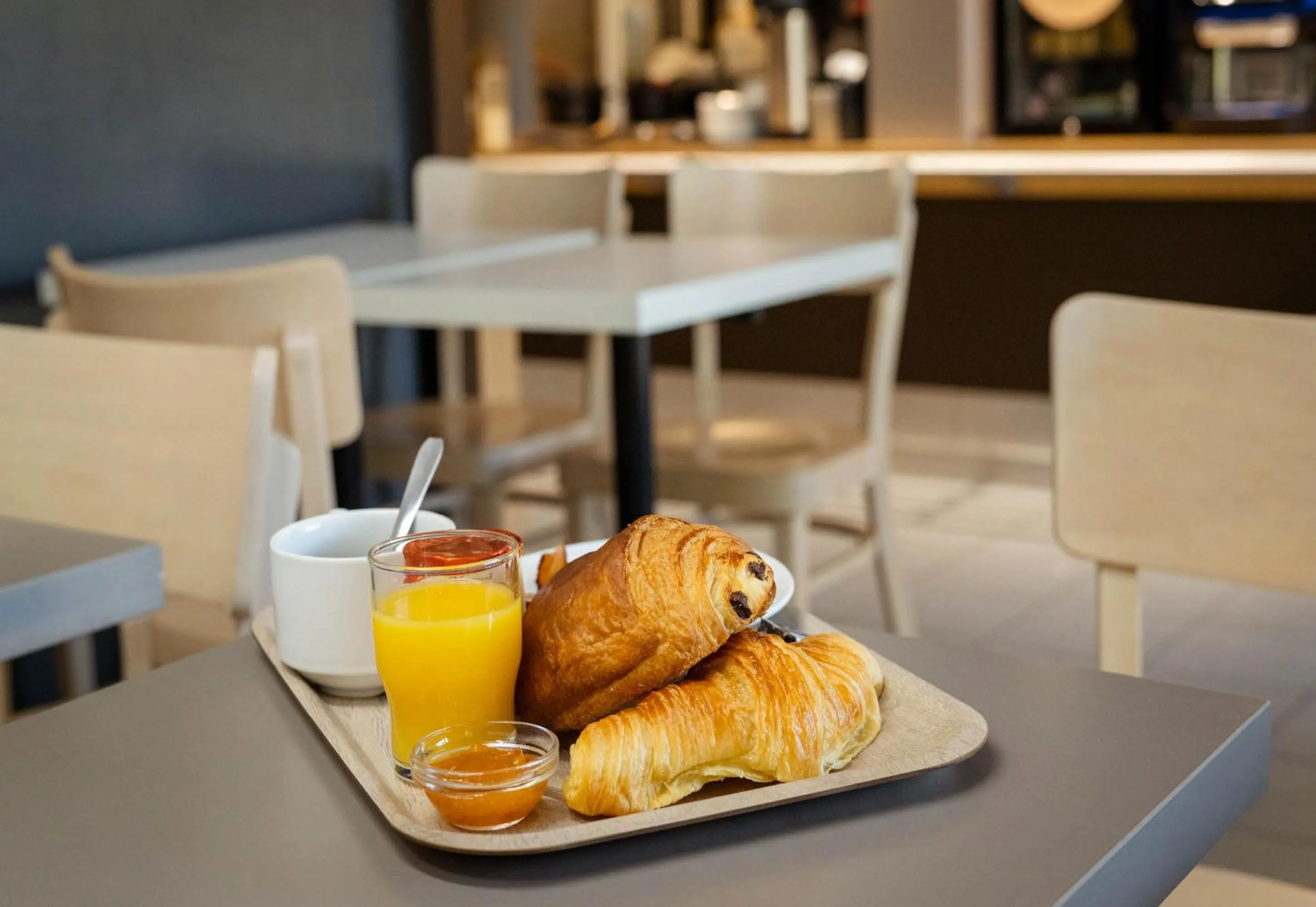 Breakfast in B&B HOTEL Avignon 1