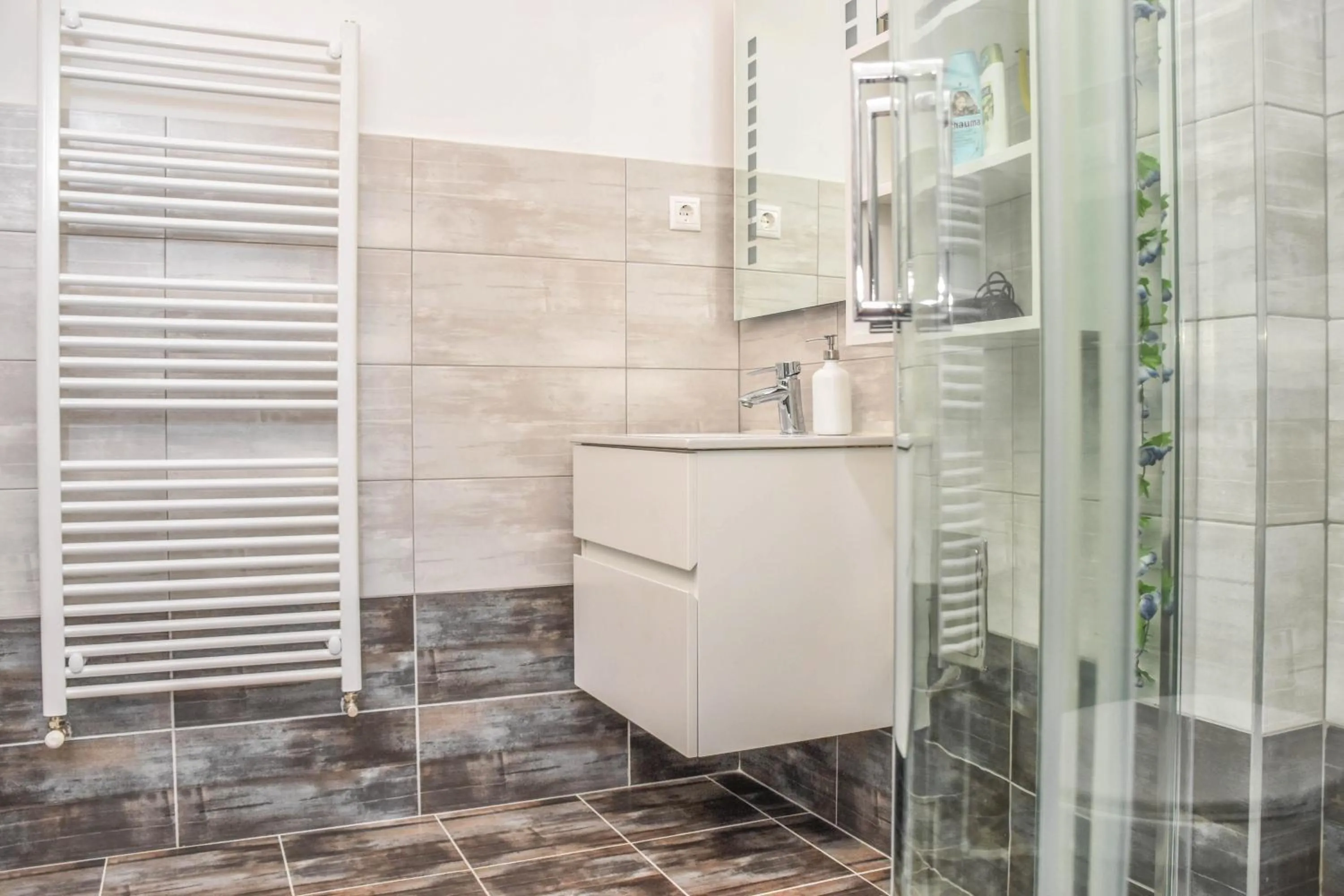 Diamond Astoria Apartments