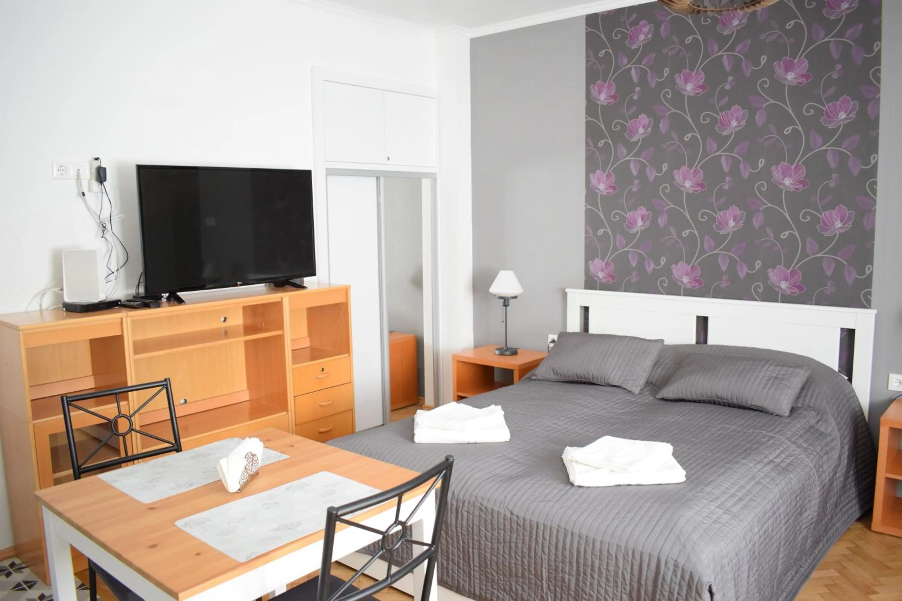 Bed in Diamond Astoria Apartments