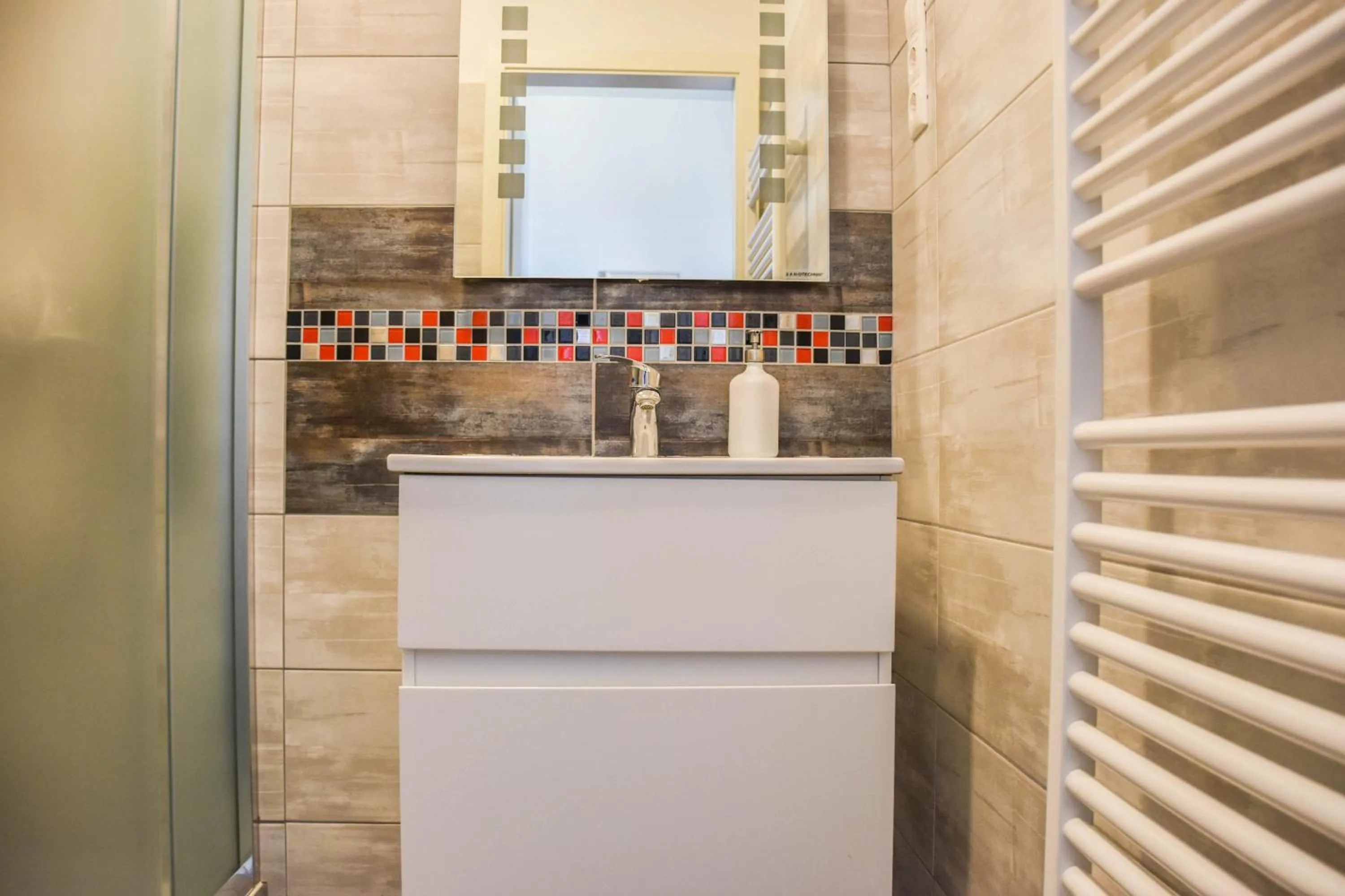 Diamond Astoria Apartments